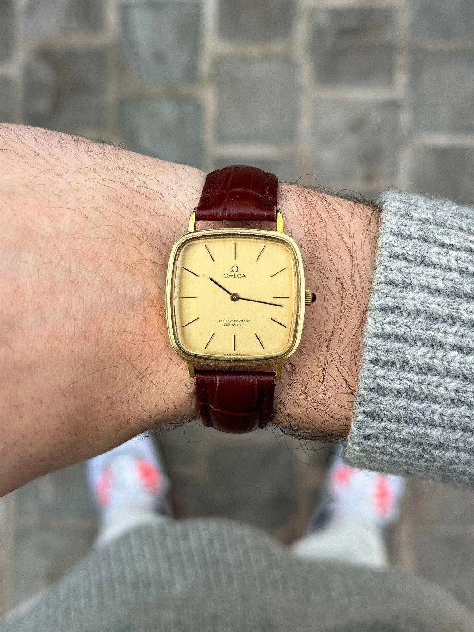 Omega - De Ville Square Gold Cabochon - 1973 - Atelier Victor Paris - Vintage Watch Shop Dubai
