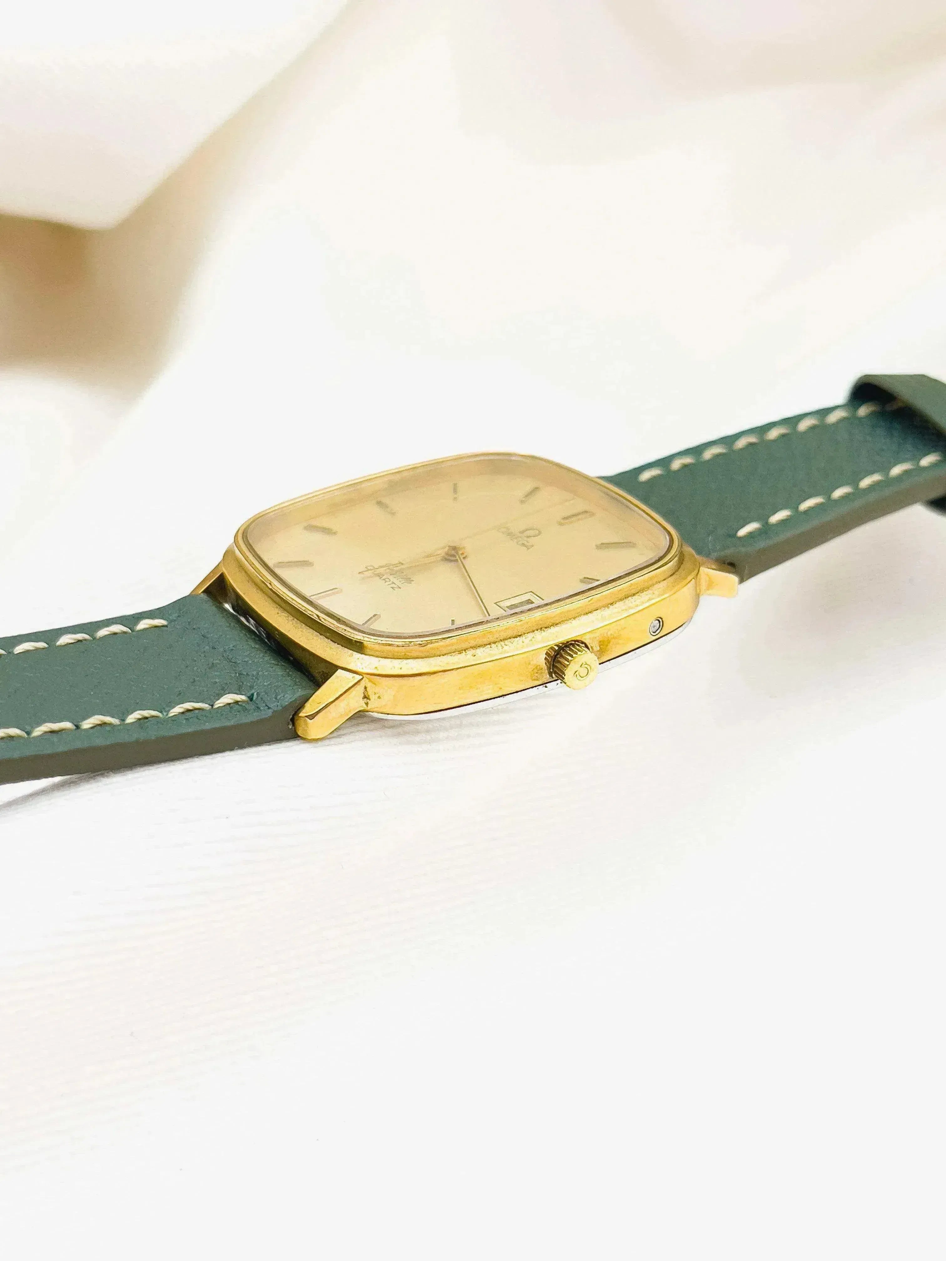 Omega - De Ville Tapissée Tonneau plaqué or - 1980 - Atelier Victor