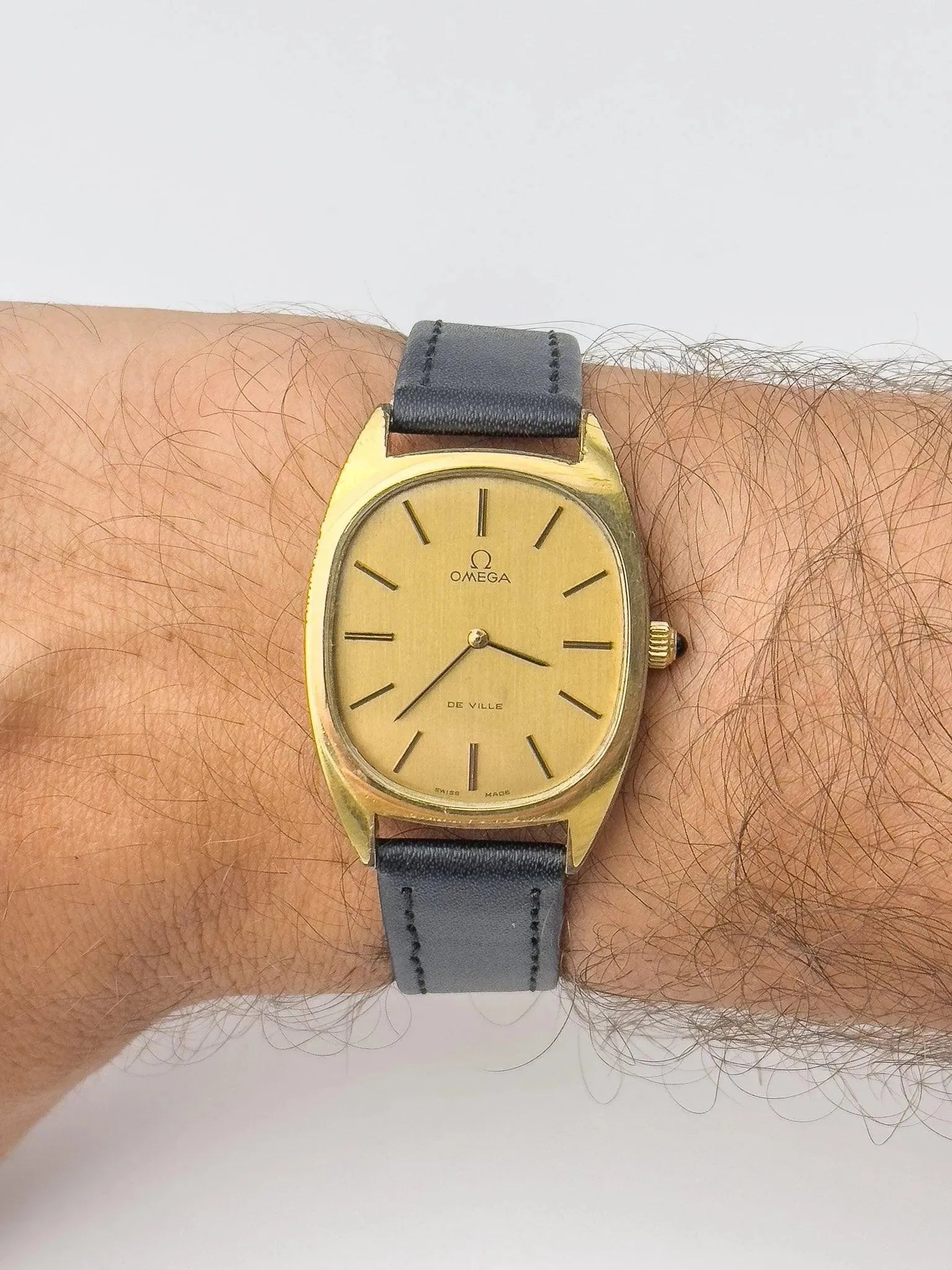 Omega - De Ville Tonneau Gold - 1976 - Atelier Victor Paris - Vintage Watch Shop Dubai