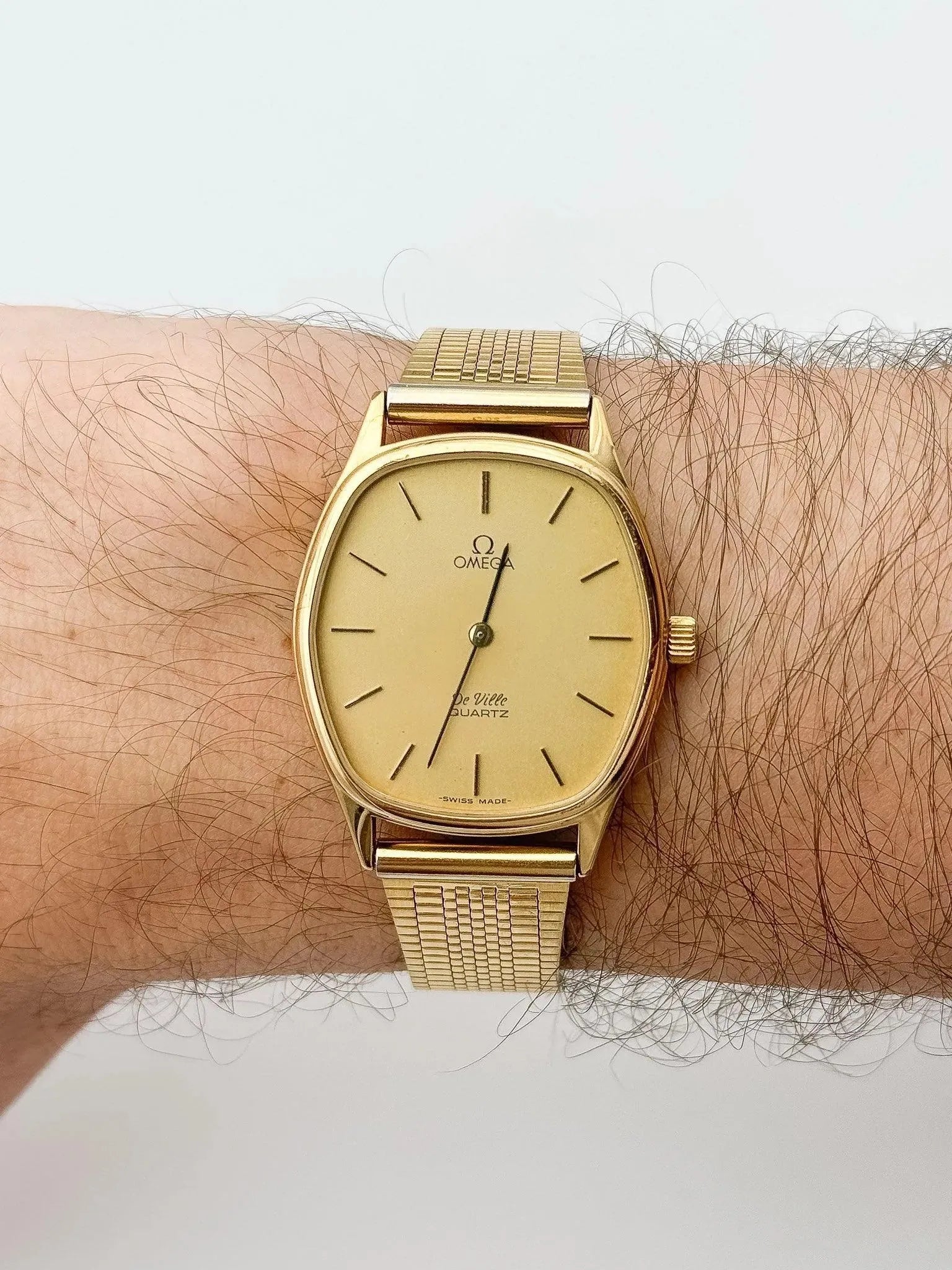 Omega - De Ville Tonneau Gold - 1977 - Atelier Victor Paris - Vintage Watch Shop Dubai