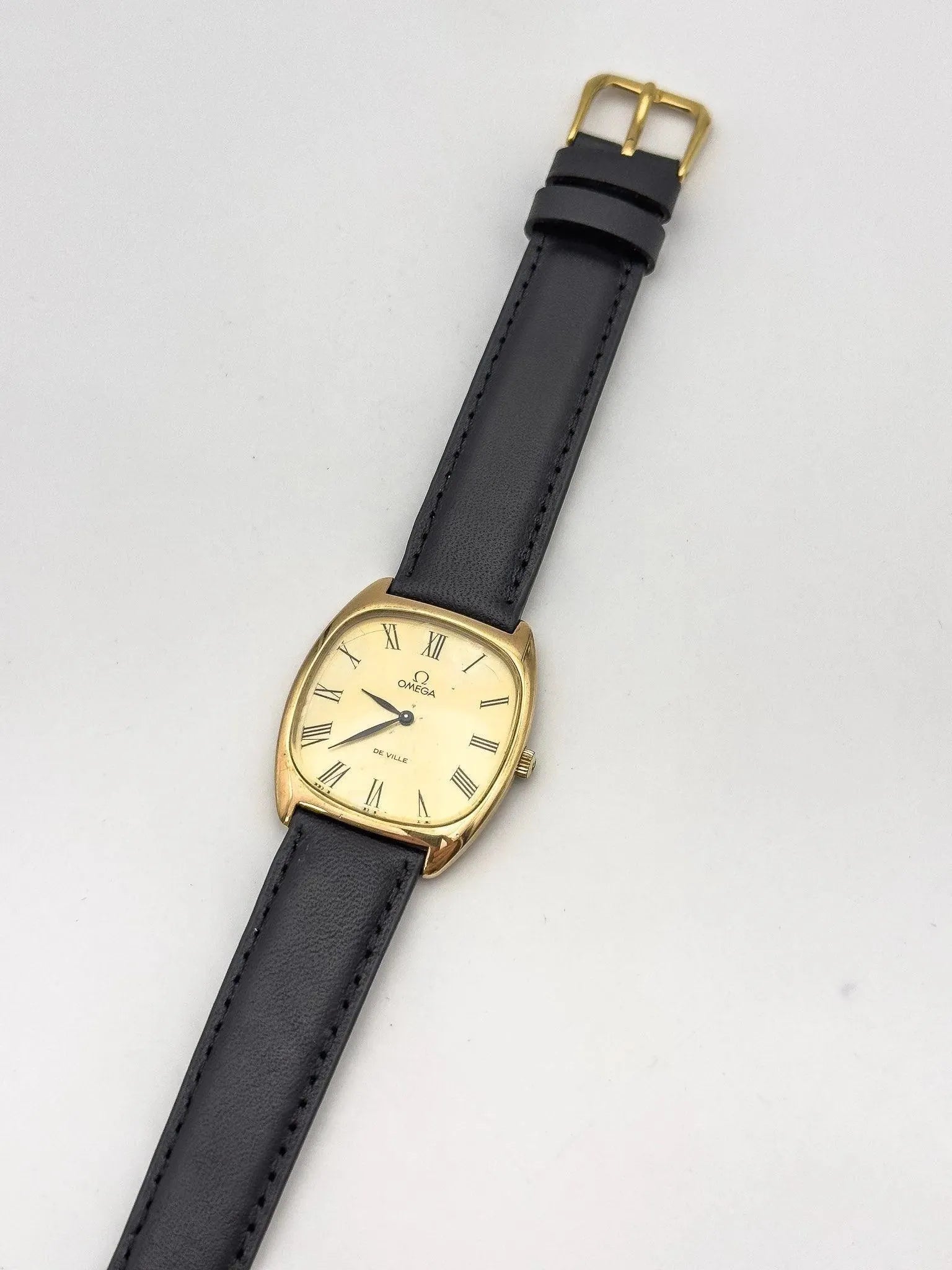 Omega - De Ville Tonneau Gold Romain - 1975 - Atelier Victor Paris - Vintage Watch Shop Dubai