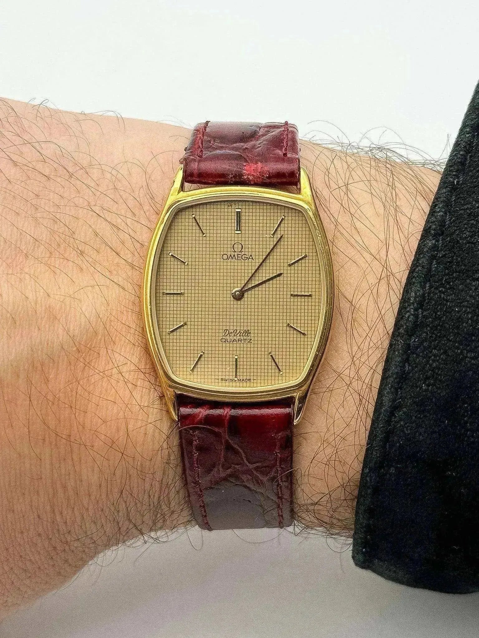 Omega - De Ville Tonneau Nid D’Abeille - 1980 - Atelier Victor - Vintage  Shop