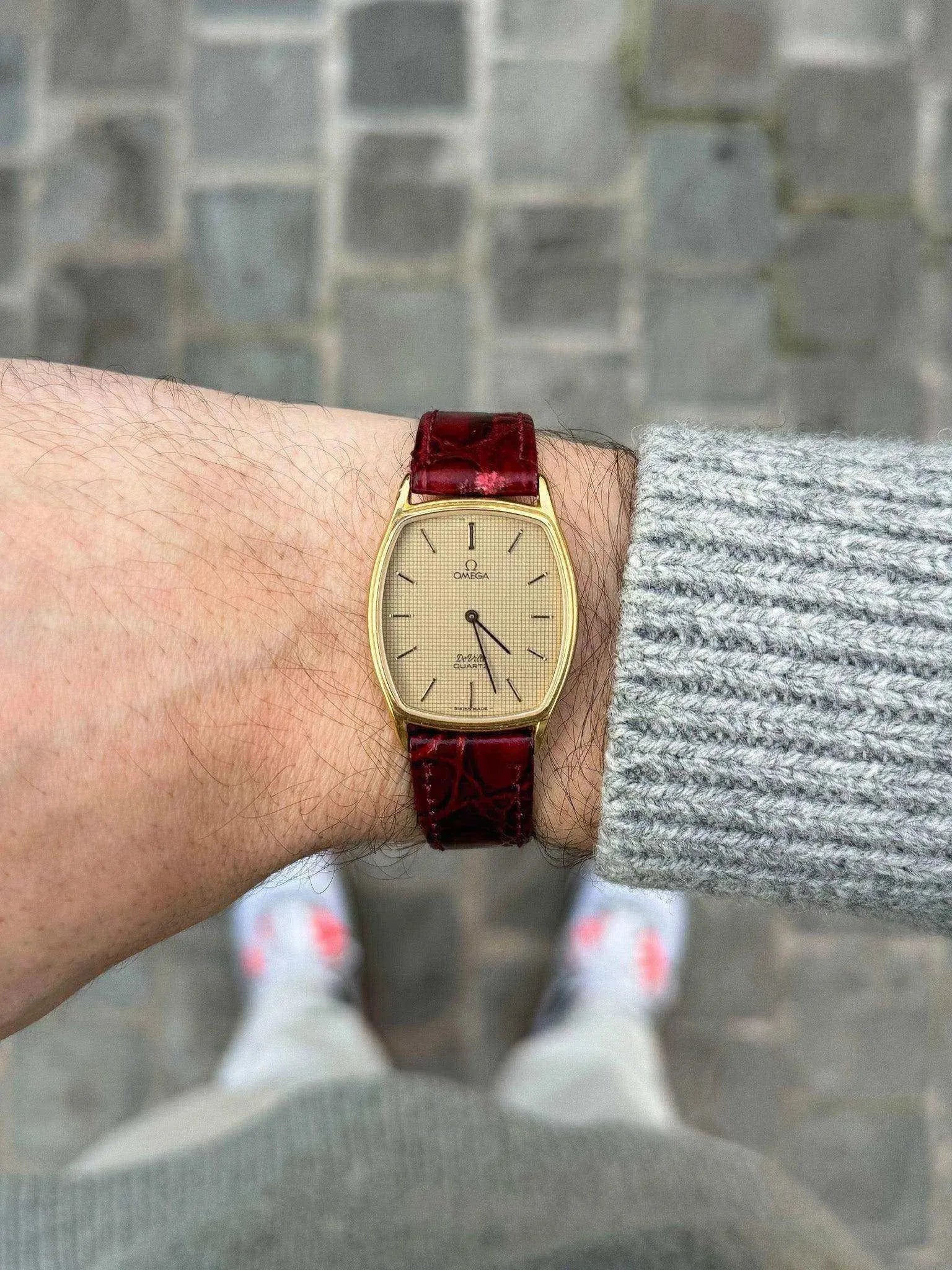 Omega - De Ville Tonneau Nid D’Abeille - 1980 - Atelier Victor - Vintage  Shop