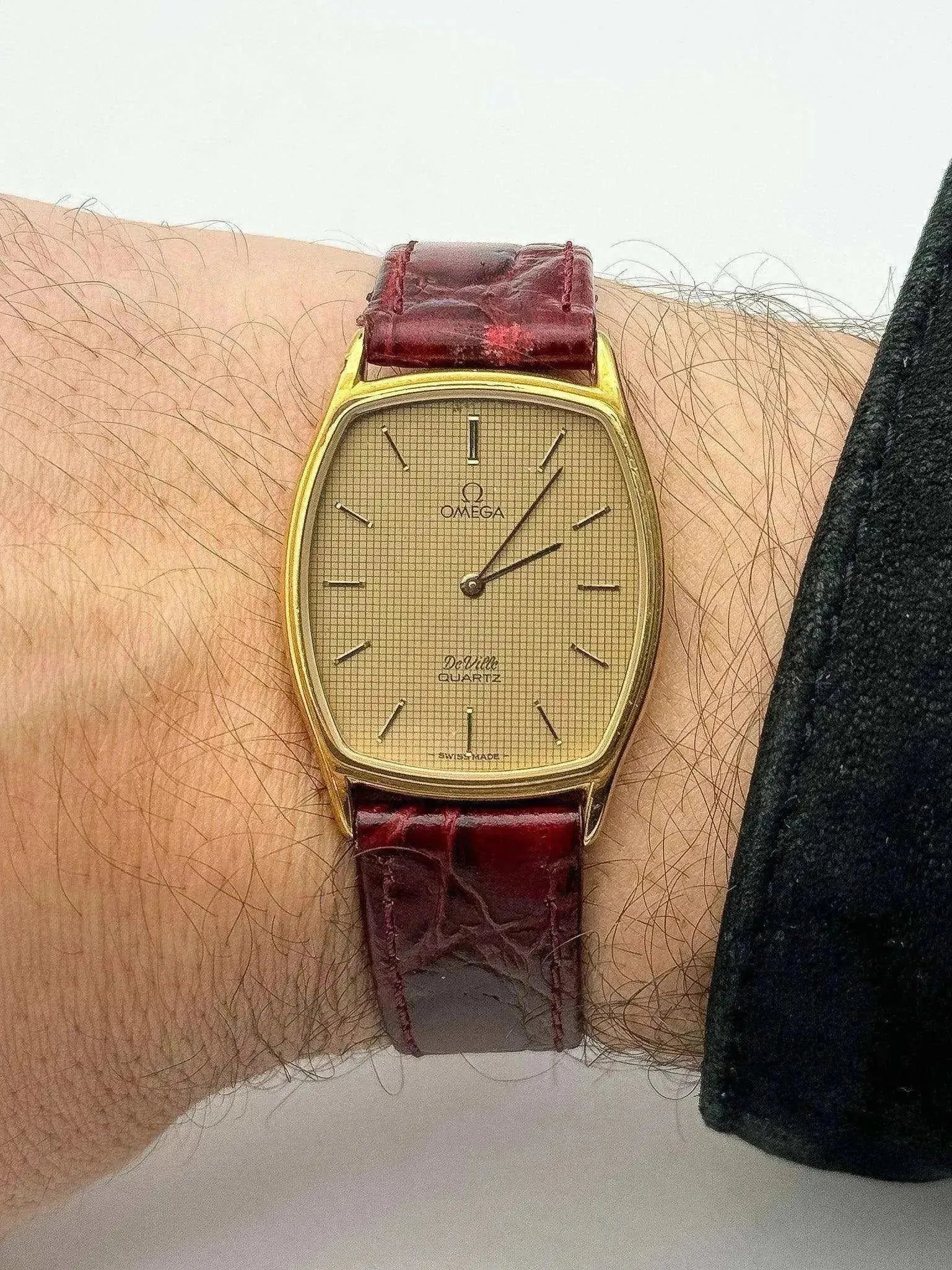 Omega - De Ville Tonneau Nid D’Abeille - 1980 - Atelier Victor - Vintage  Shop