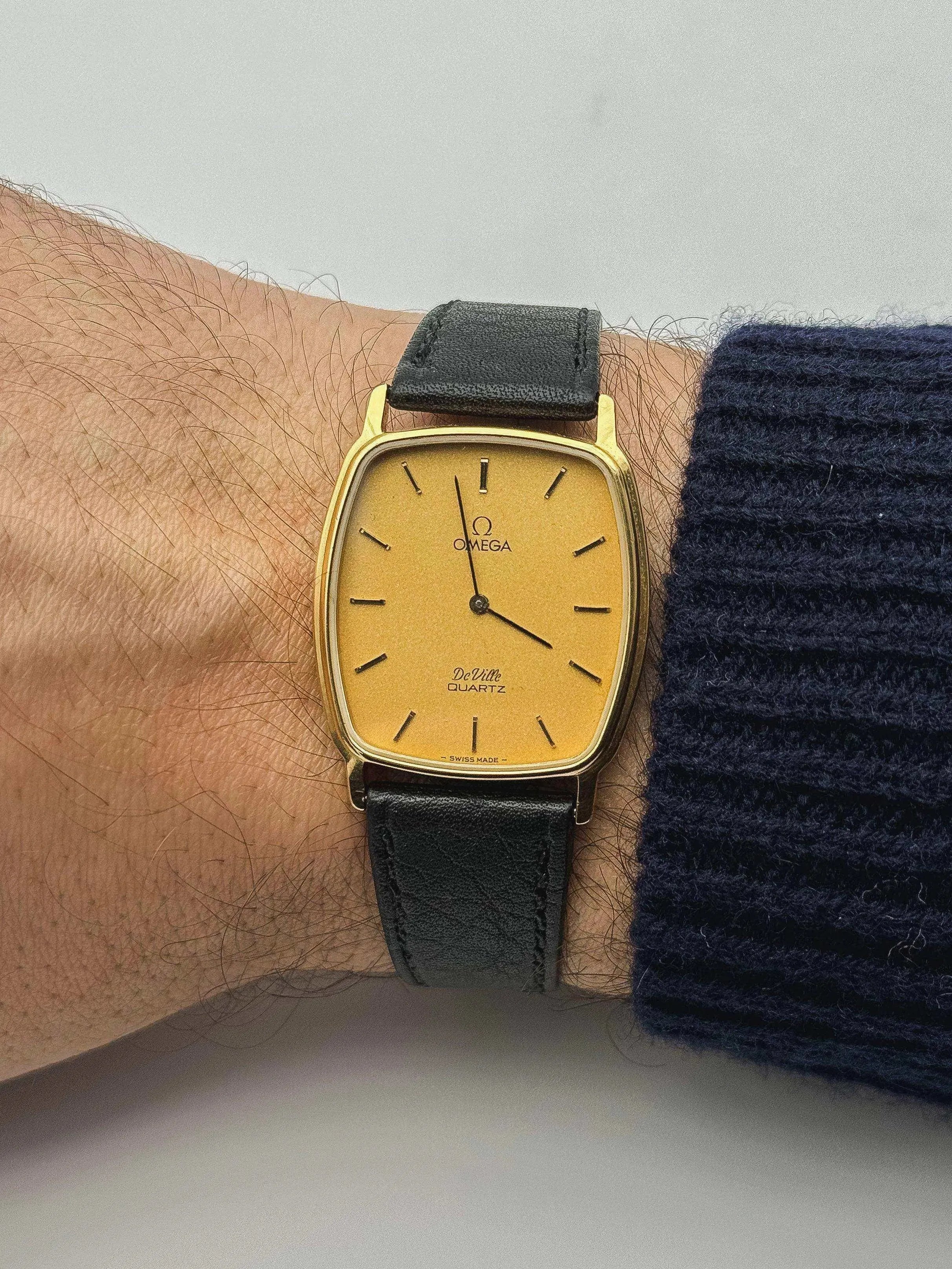 Omega - De Ville Tonneau Plaqué or Poussoir Taille Medium - 1979 - Atelier Victor Paris - Vintage Watch Shop Dubai