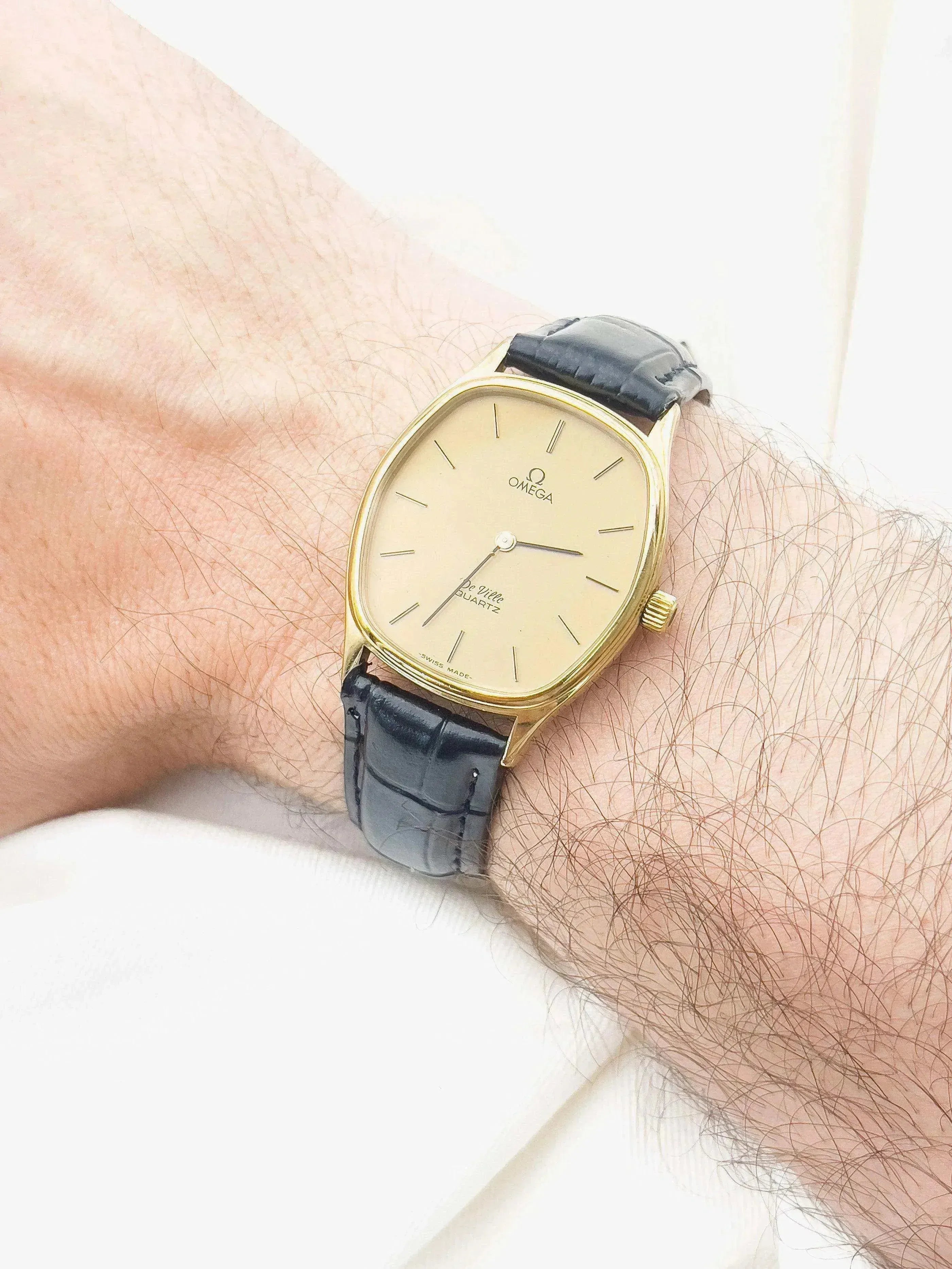 Omega De Ville - Tonneau Plaqué or Quartz Poussoir - 1978 - Atelier Victor - Vintage  Shop