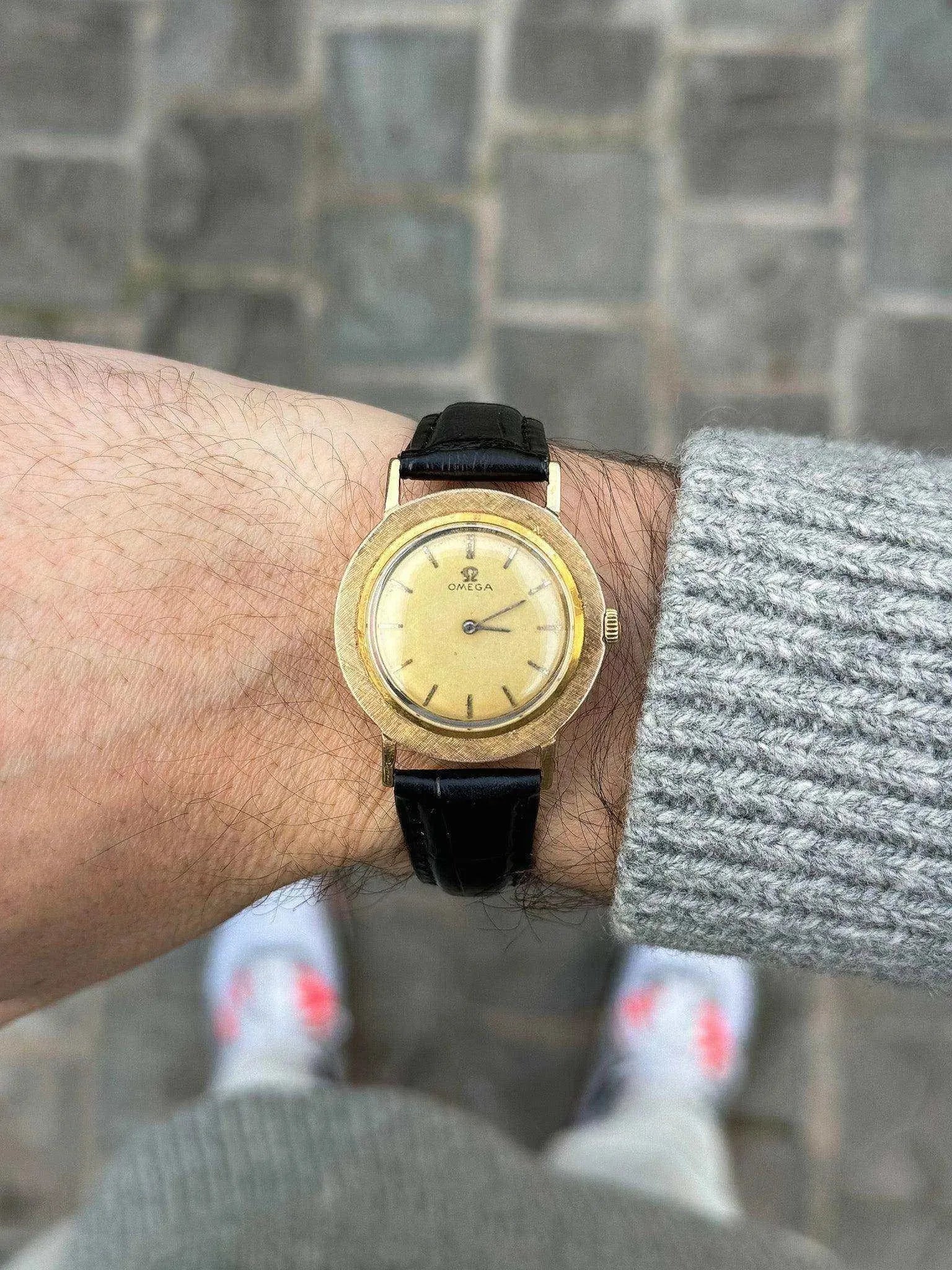 Omega - Disco Volante - 1970 - Atelier Victor Paris - Vintage Watch Shop Dubai