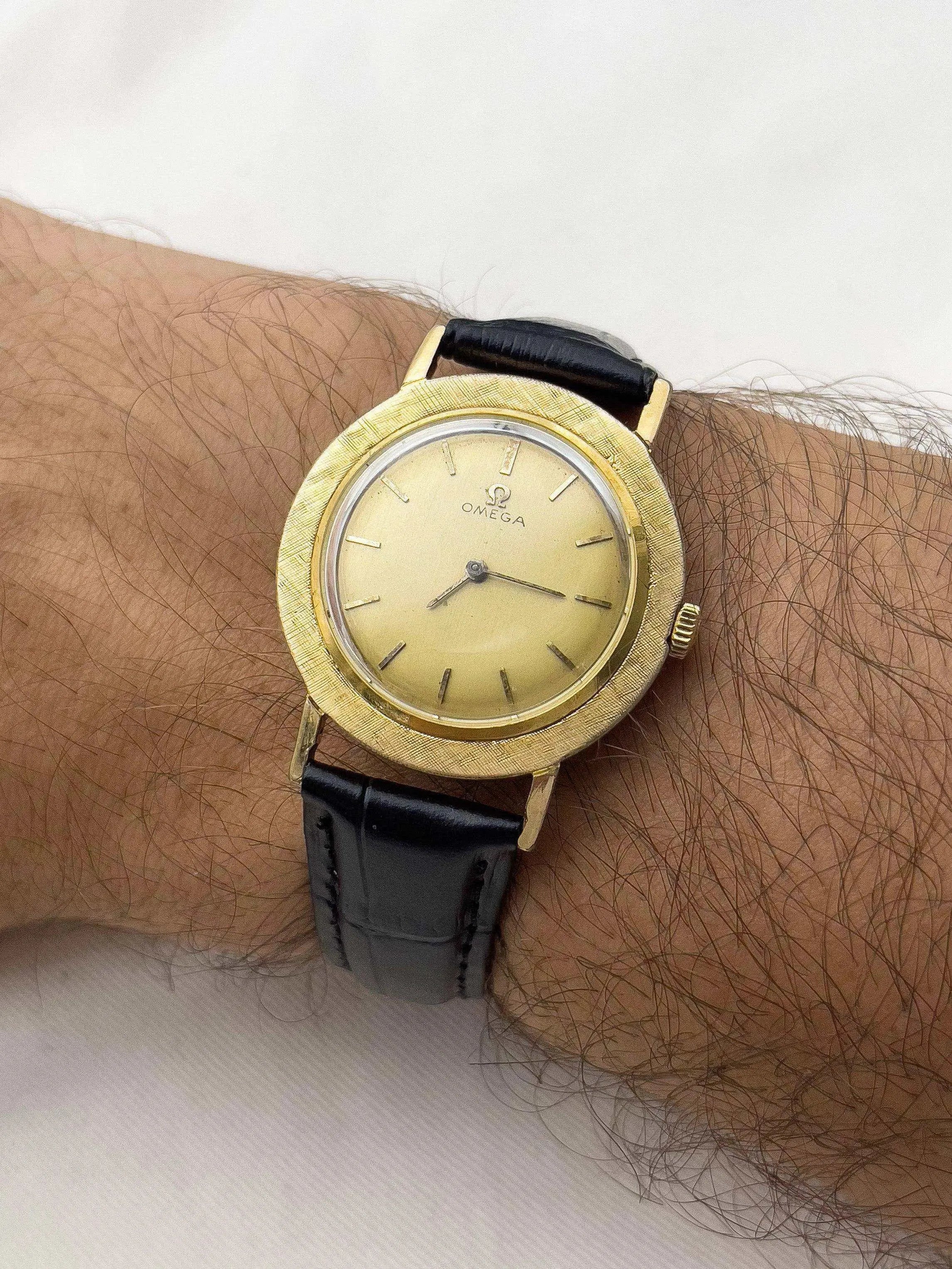 Omega - Disco Volante - 1970 - Atelier Victor Paris - Vintage Watch Shop Dubai