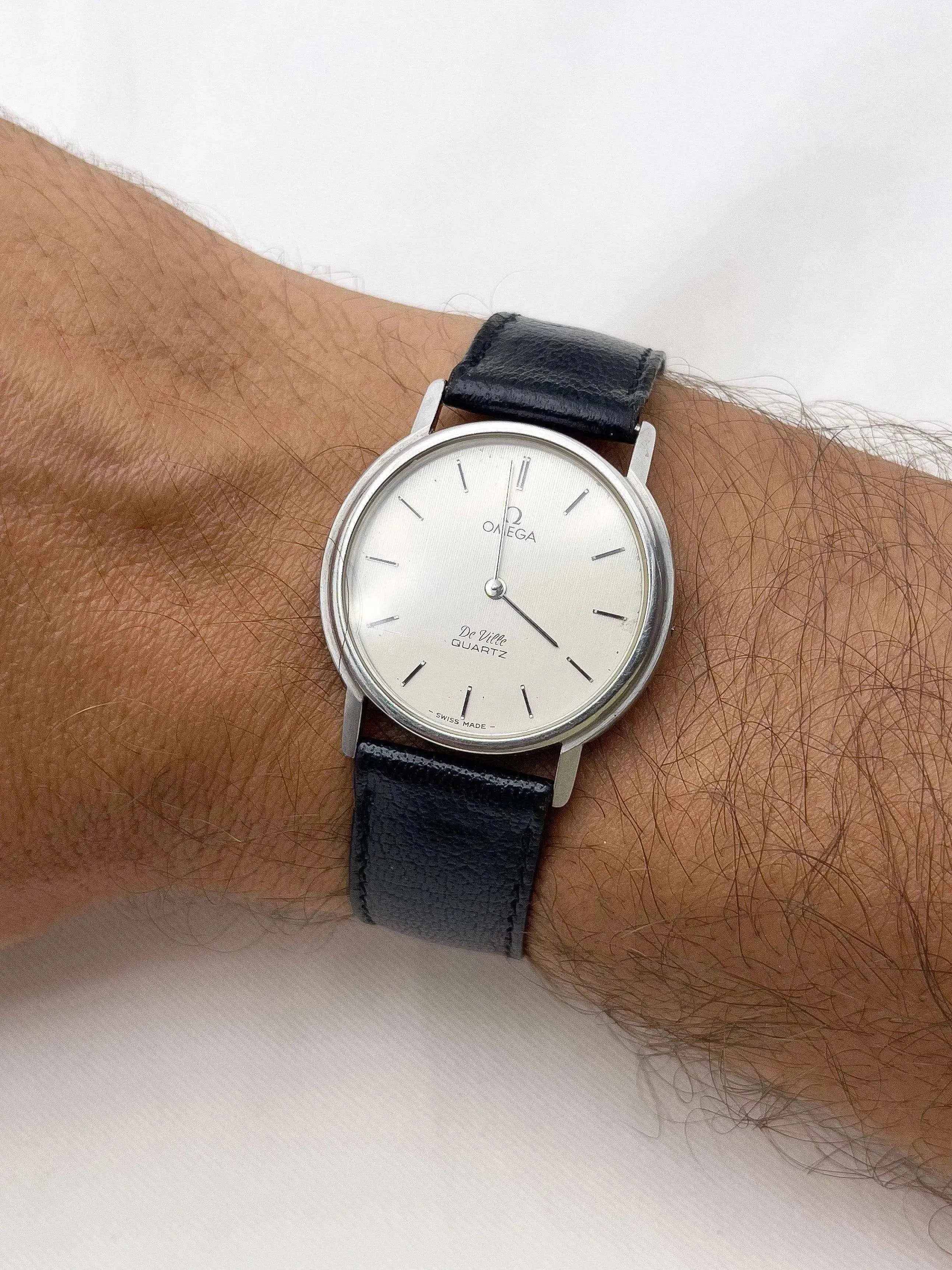 Omega - Dress Circle - 1980 - Atelier Victor Paris - Vintage Watch Shop Dubai