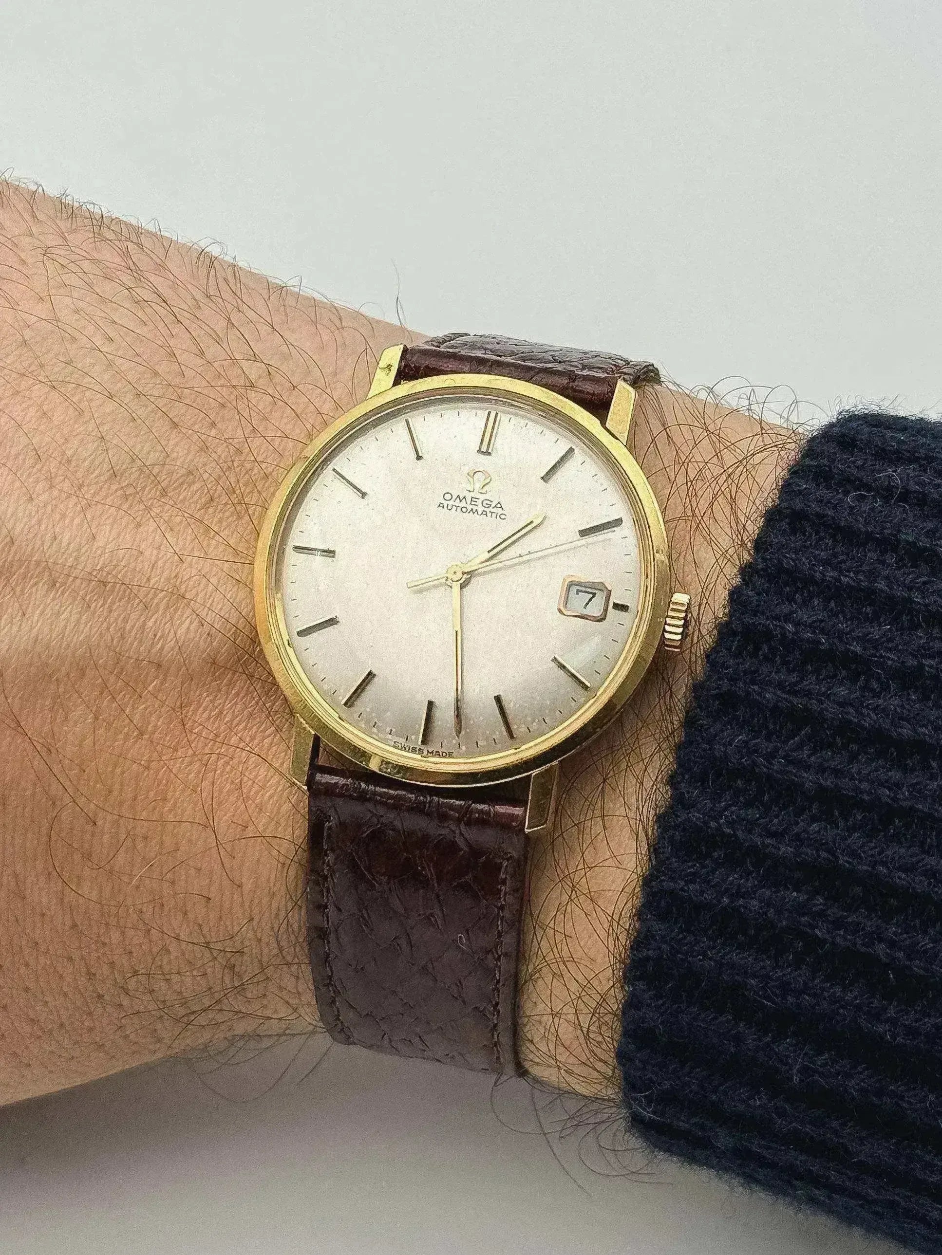 Omega - Dress Watch 18k Gold Date - 1966 Omega - Dress Watch 18k Gold Date - 1966