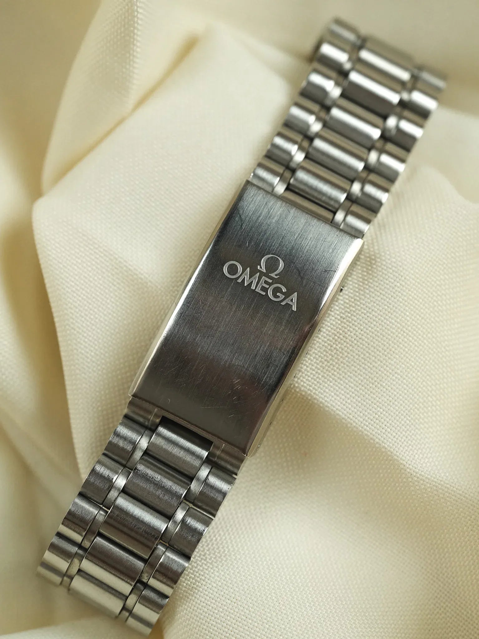 Omega - Dynamic III 166.0310 Fond Noir Index Patinés Orange - 2000s - Atelier Victor - Vintage  Shop