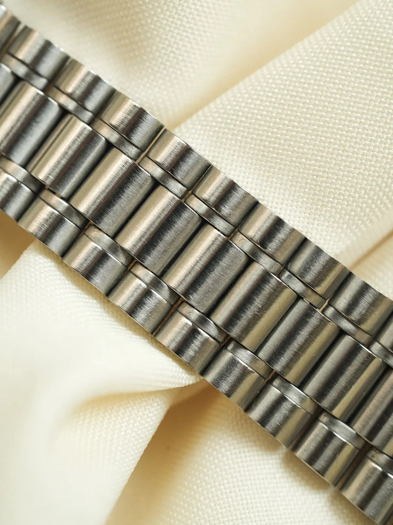 Omega - Dynamic III 166.0310 Fond Noir Index Patinés Orange - 2000s - Atelier Victor - Vintage  Shop