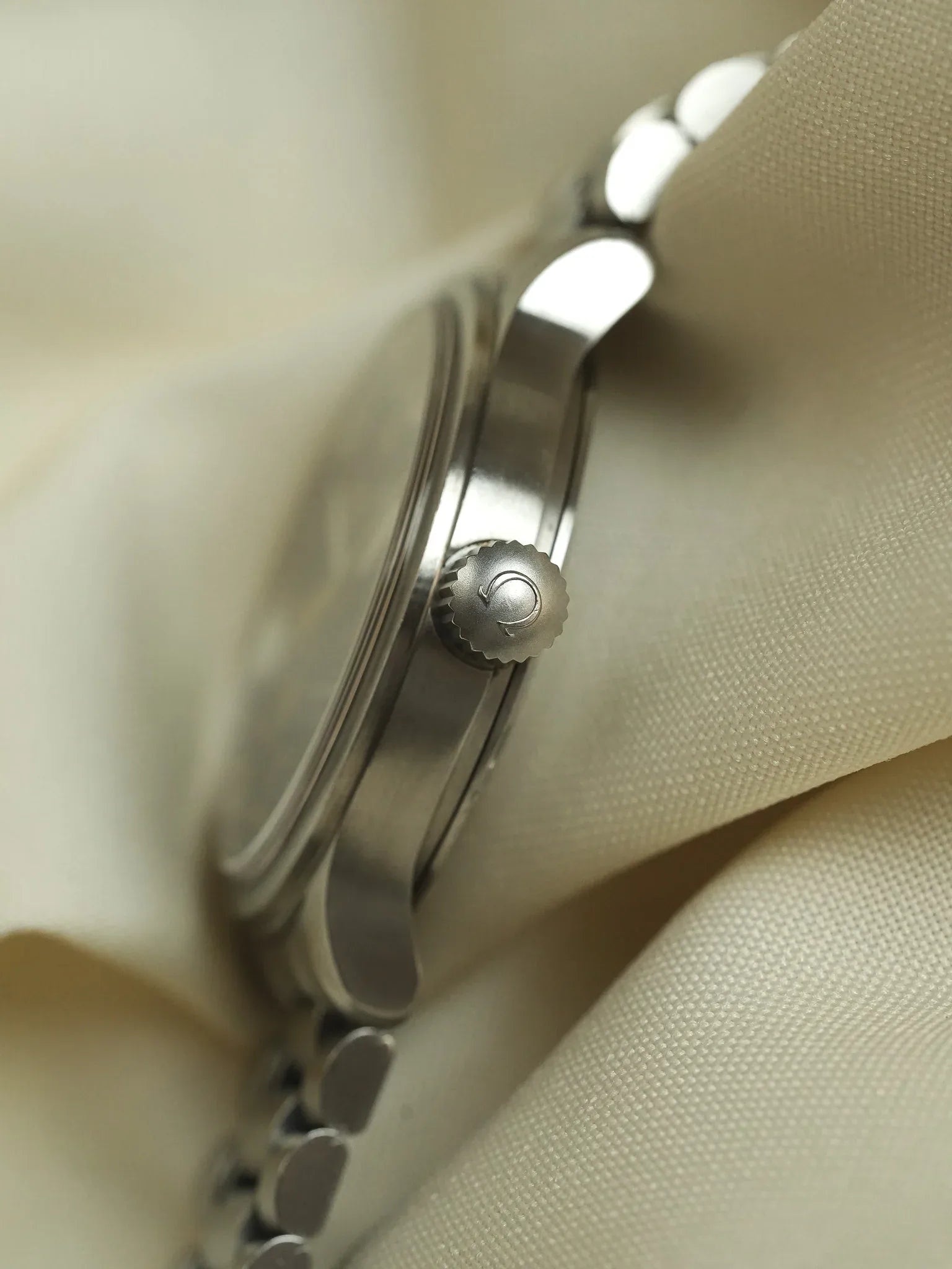 Omega - Dynamic III 166.0310 Fond Noir Index Patinés Orange - 2000s - Atelier Victor - Vintage  Shop