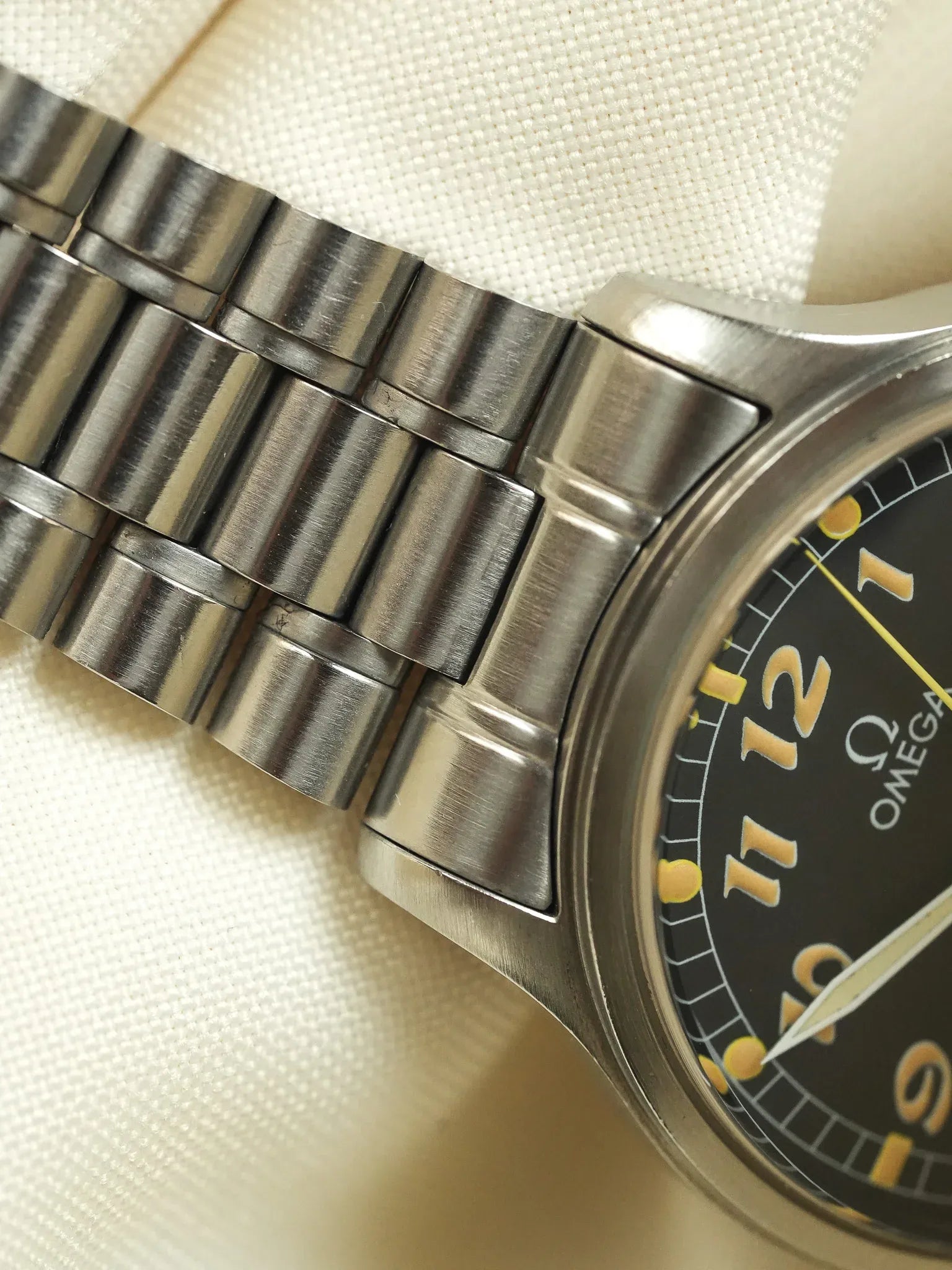 Omega - Dynamic III 166.0310 Fond Noir Index Patinés Orange - 2000s - Atelier Victor - Vintage  Shop