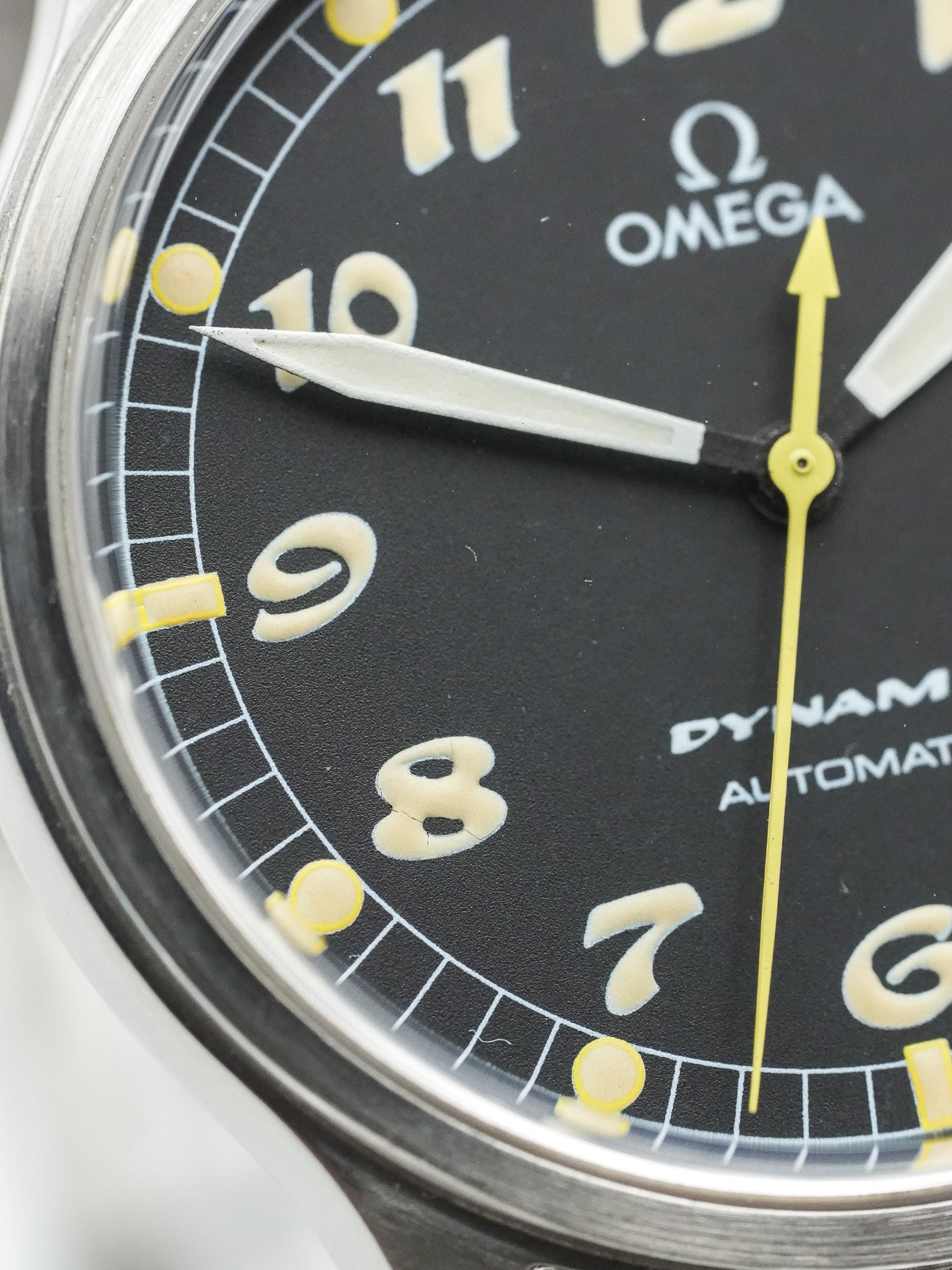 Omega - Dynamic III Fond Noir Index Patinés - 1990s - Atelier Victor Paris - Vintage Watch Shop Dubai
