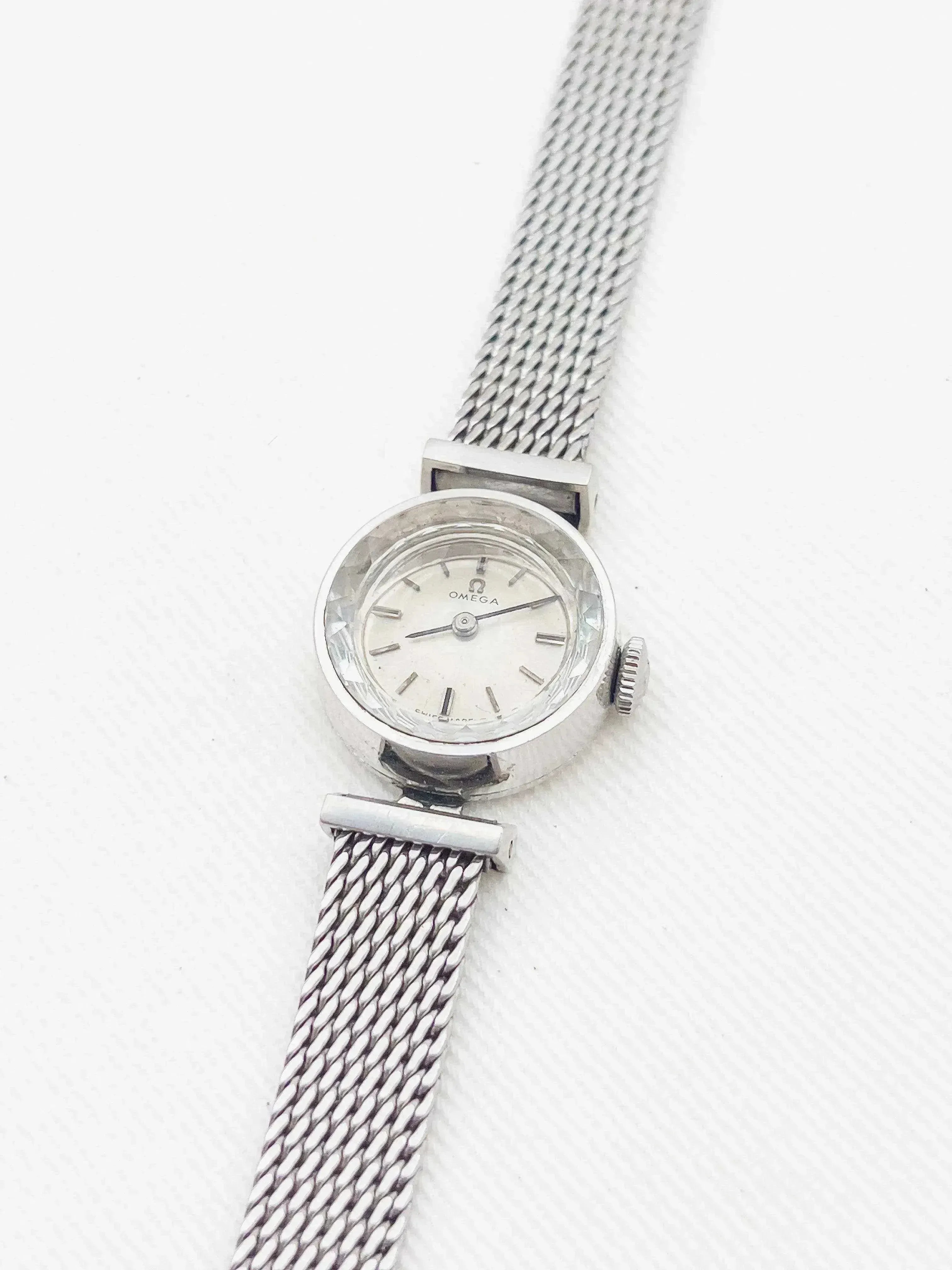 Omega - Femme Verre facette acier - 1961 - Atelier Victor