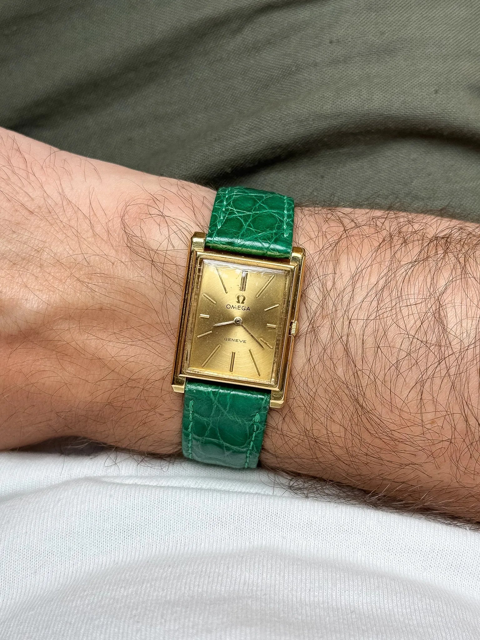 Omega - Genève 111.050 Tank Stepcase Or 18k Cadran Or 18k - 1964 - Atelier Victor - Vintage  Shop