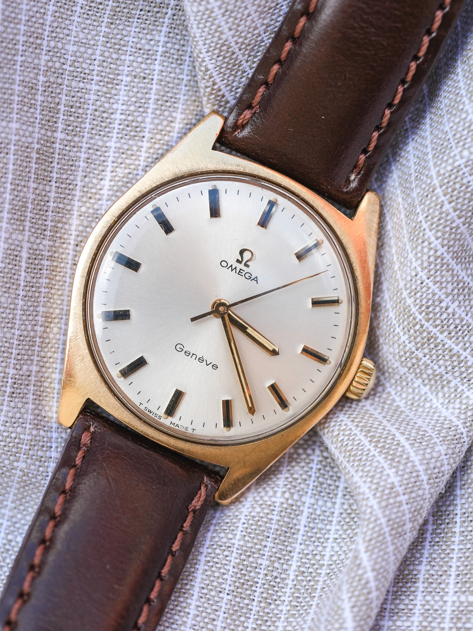 Omega - Genève 135.041 Tonneau Plaqué Or Champagne - 1969 - Atelier Victor Paris - Vintage Watch Shop Dubai