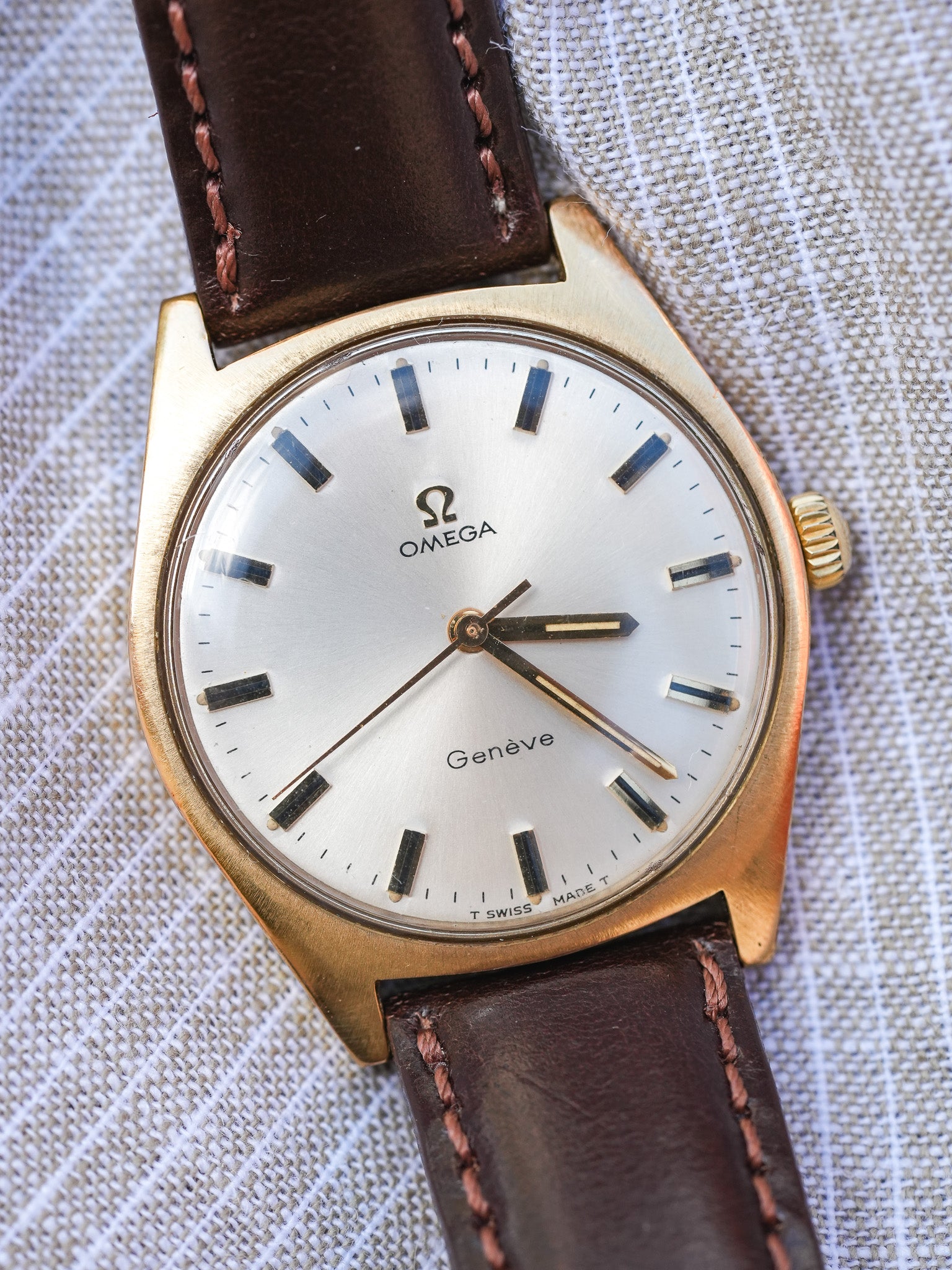 Omega - Genève 135.041 Tonneau Plaqué Or Champagne - 1969 - Atelier Victor Paris - Vintage Watch Shop Dubai
