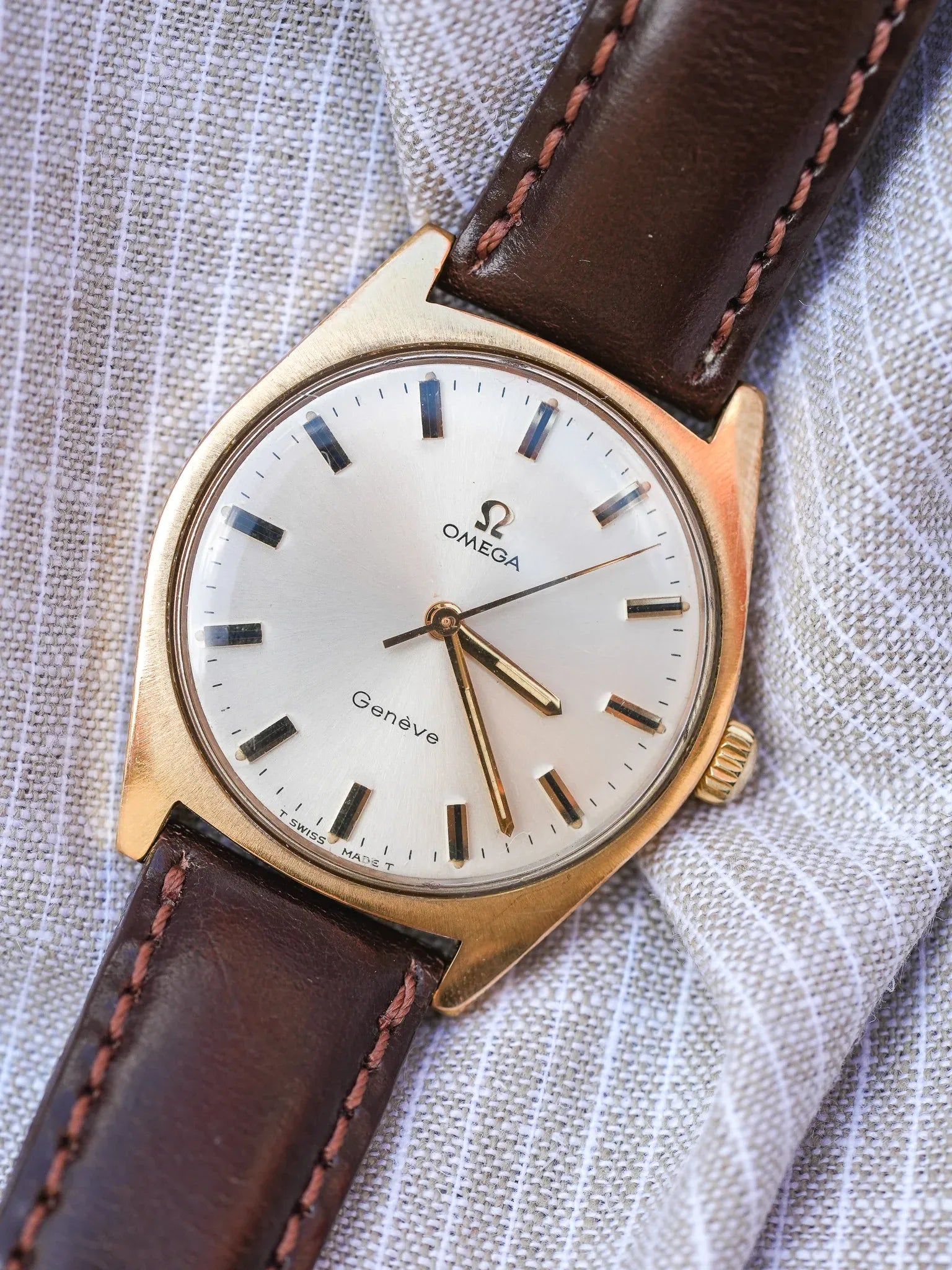 Omega - Genève 135.041 Tonneau Plaqué Or Champagne - 1969 - Atelier Victor - Vintage  Shop