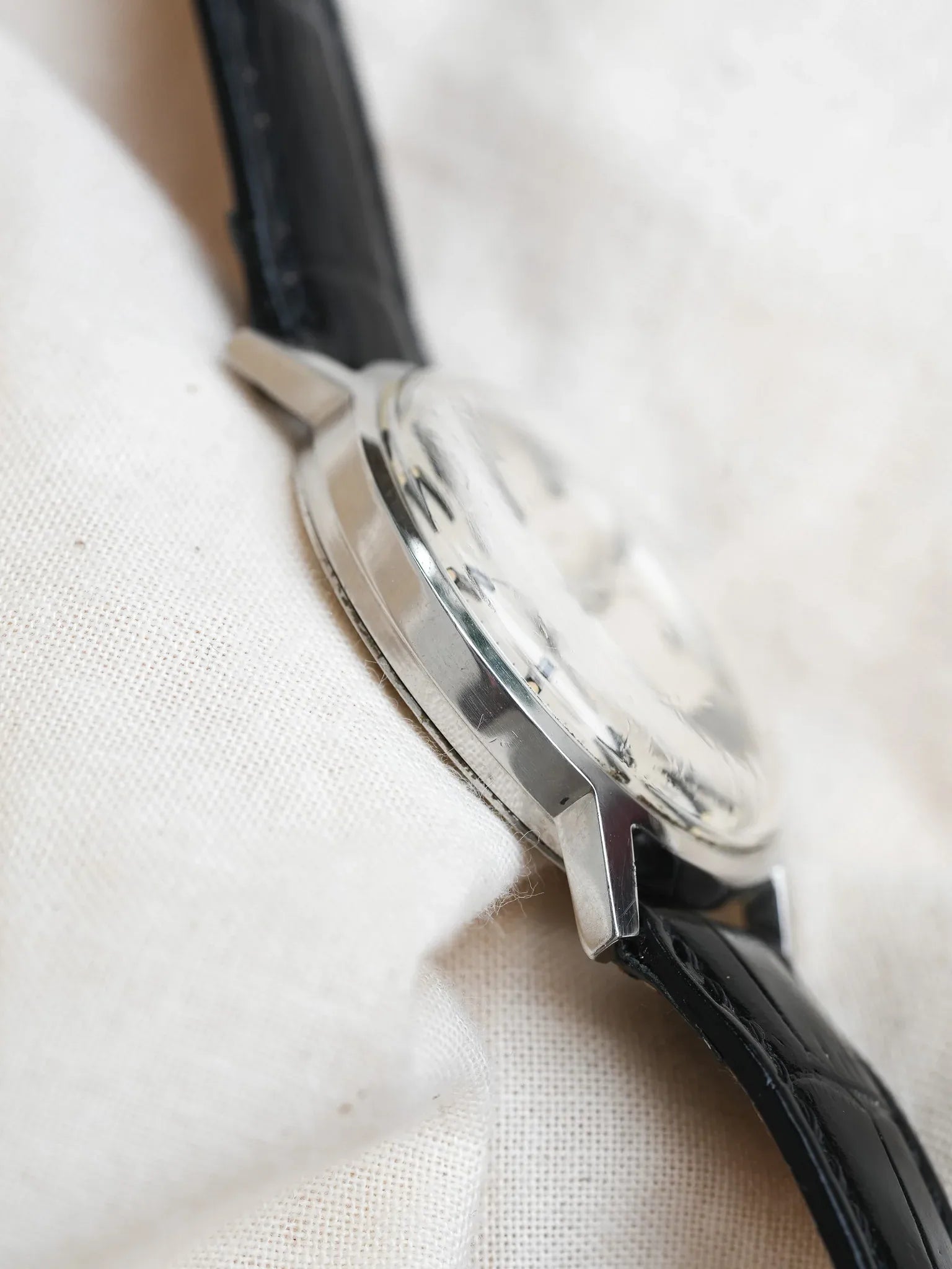 Omega - Genève 136.070 Date Index Onyx Argent - 1970 - Atelier Victor