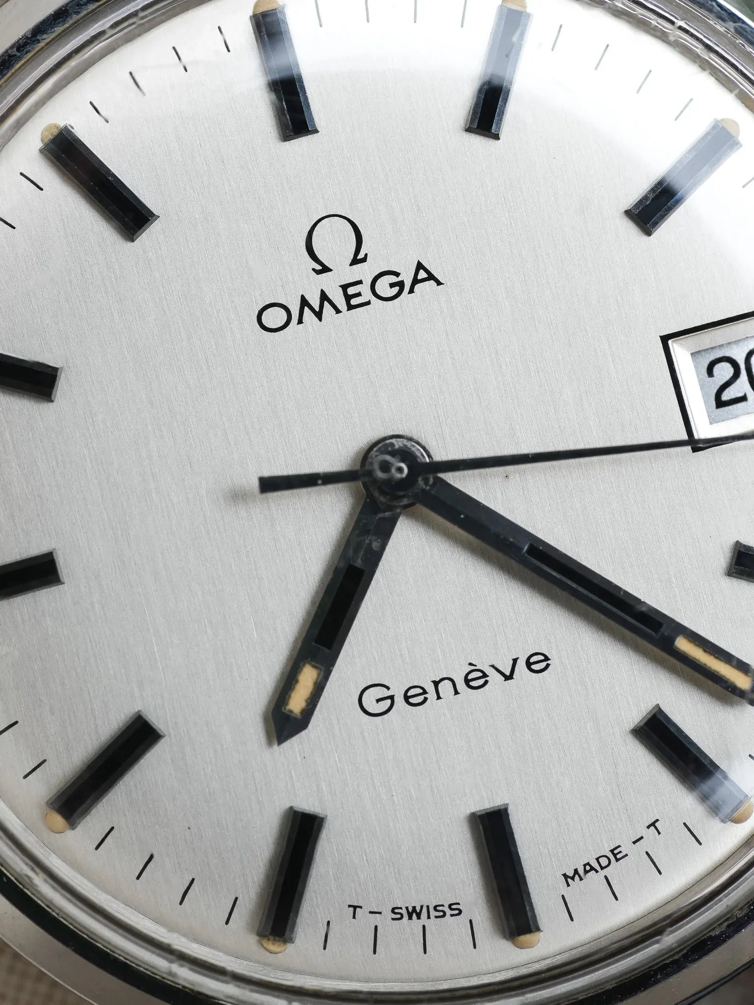 Omega - Genève 136.070 Date Index Onyx Argent - 1970 - Atelier Victor