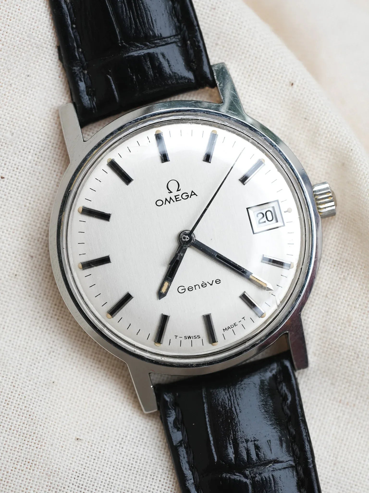 Omega - Genève 136.070 Date Index Onyx Argent - 1970 - Atelier Victor