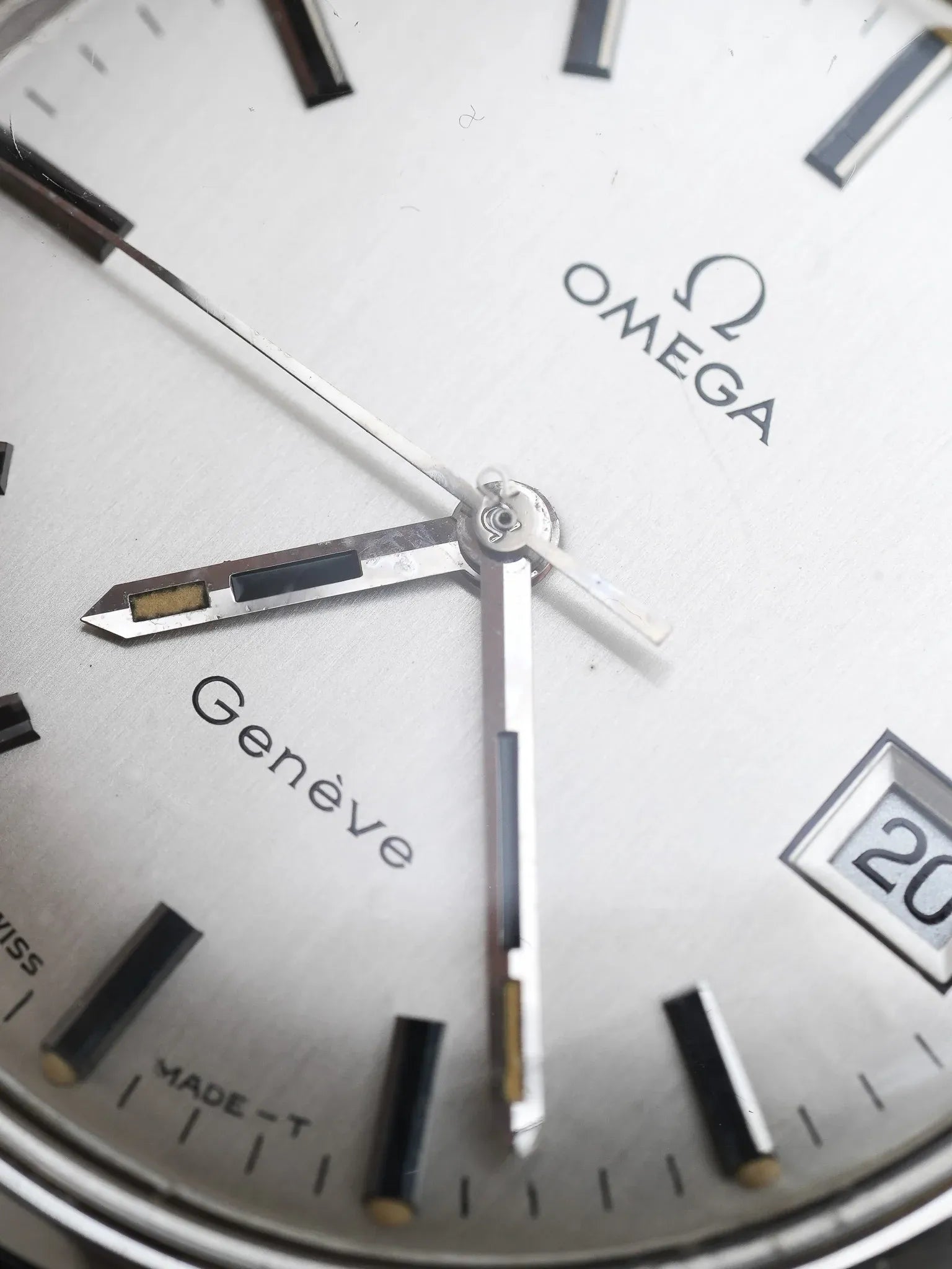 Omega - Genève 136.070 Date Index Onyx Argent - 1970 - Atelier Victor