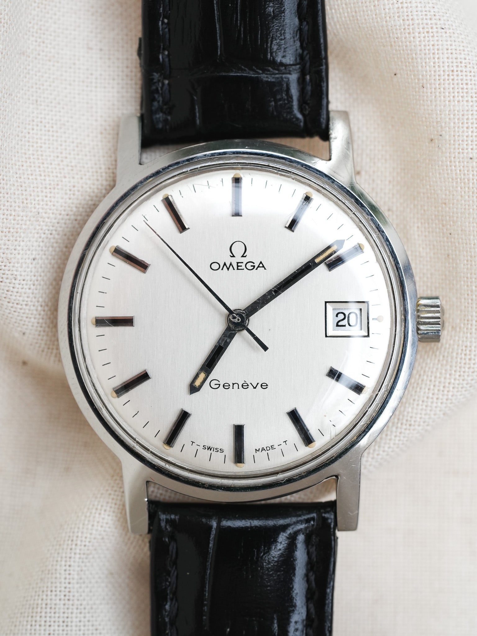 Omega - Genève 136.070 Date Index Onyx Argent - 1970 - Atelier Victor Paris - Vintage Watch Shop Dubai