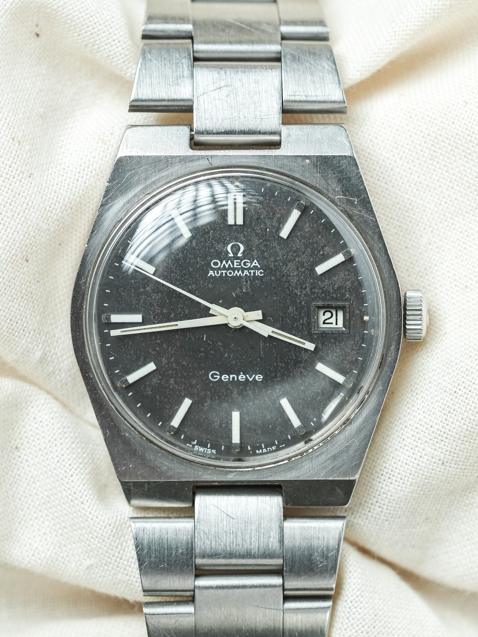 Omega - Genève 166.0099 Acier Anthracite Patine - 1973 - Atelier Victor - Vintage Watch Shop