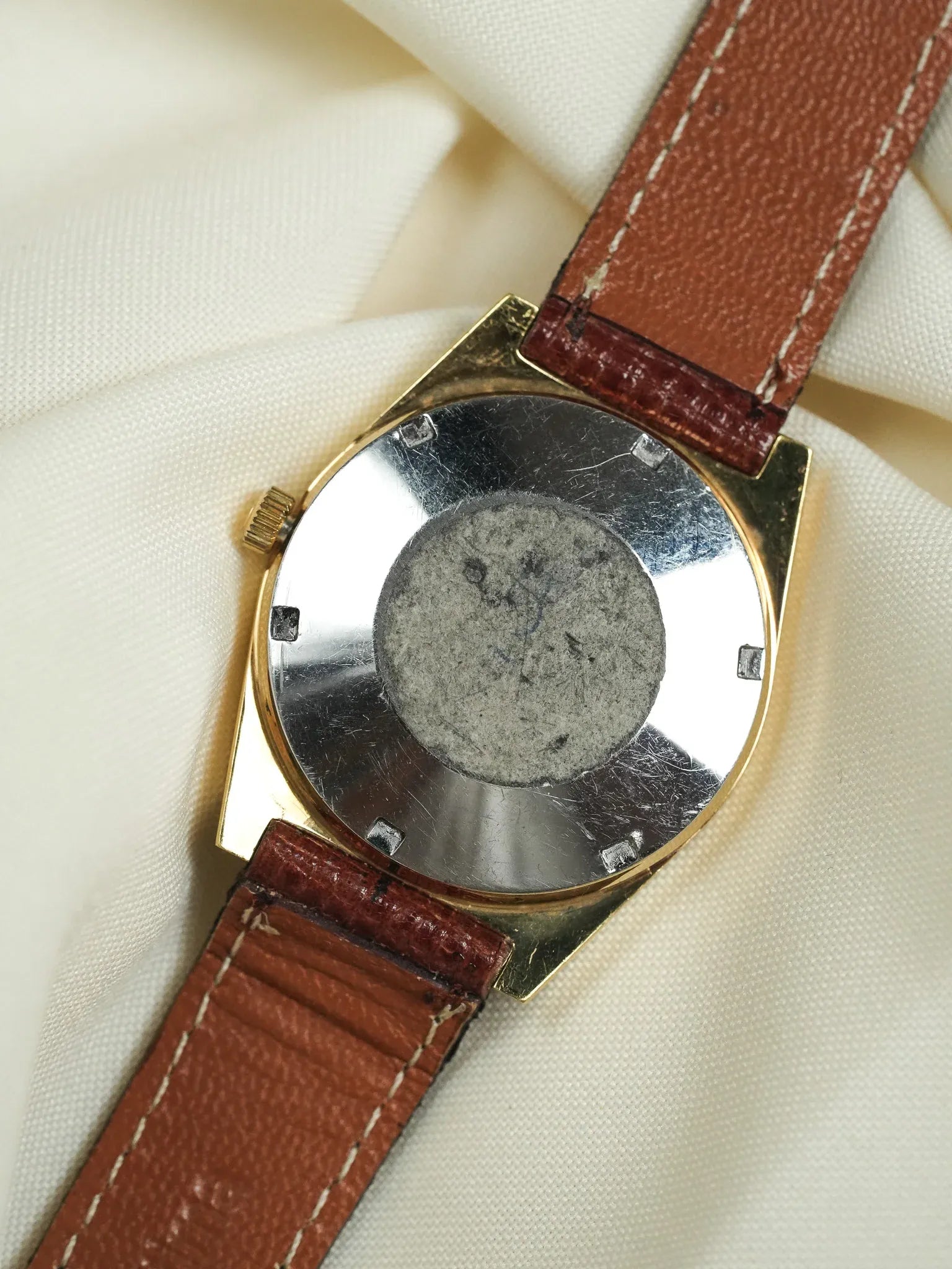 Omega - Genève 166.0118 Tonneau XL Plaqué or - 1972 - Atelier Victor - Vintage  Shop