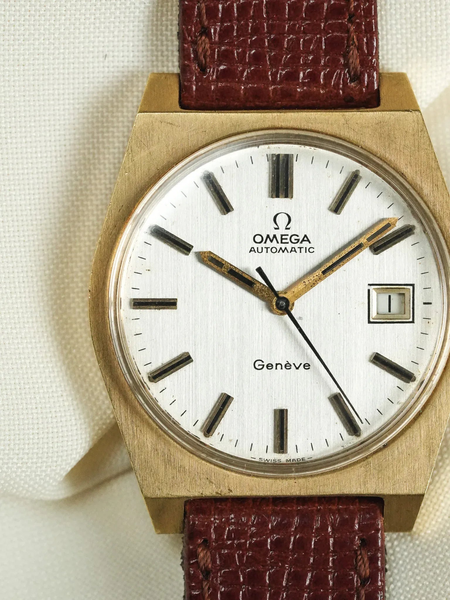 Omega - Genève 166.0118 Tonneau XL Plaqué or - 1972 - Atelier Victor - Vintage  Shop