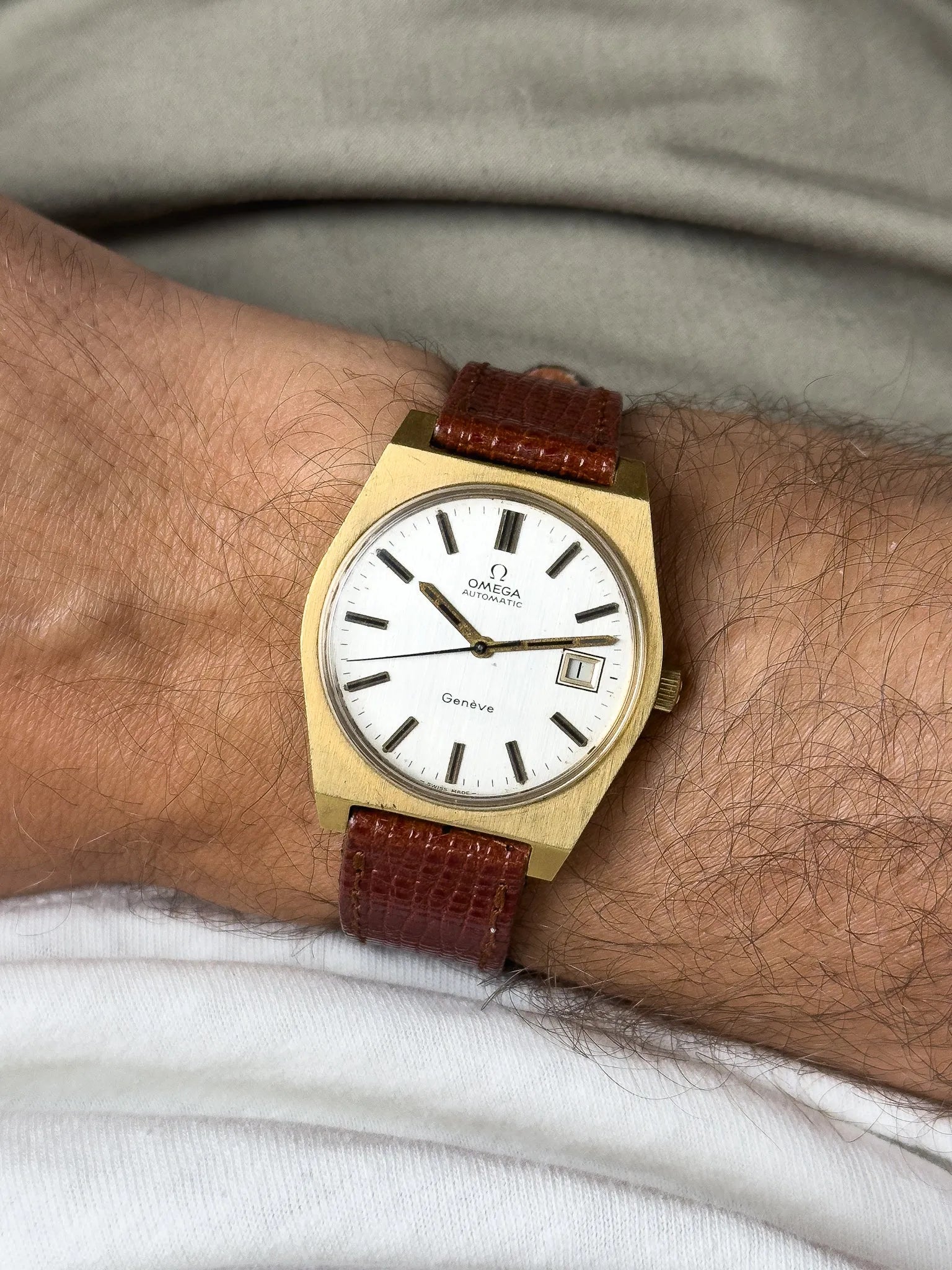 Omega - Genève 166.0118 Tonneau XL Plaqué or - 1972 - Atelier Victor - Vintage  Shop