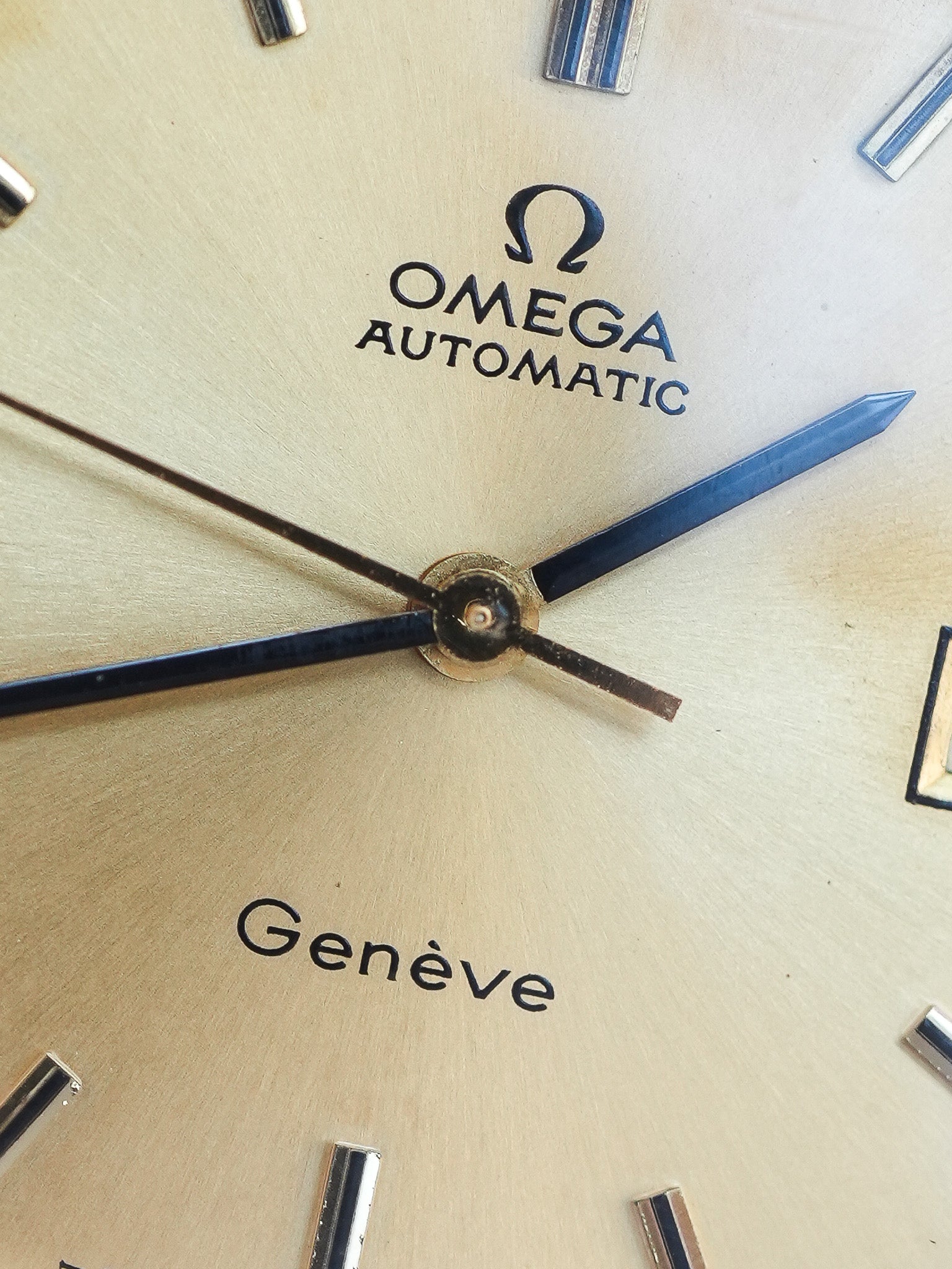 Omega - Genève Carré Plaqué or - 1973 - Atelier Victor - Vintage  Shop