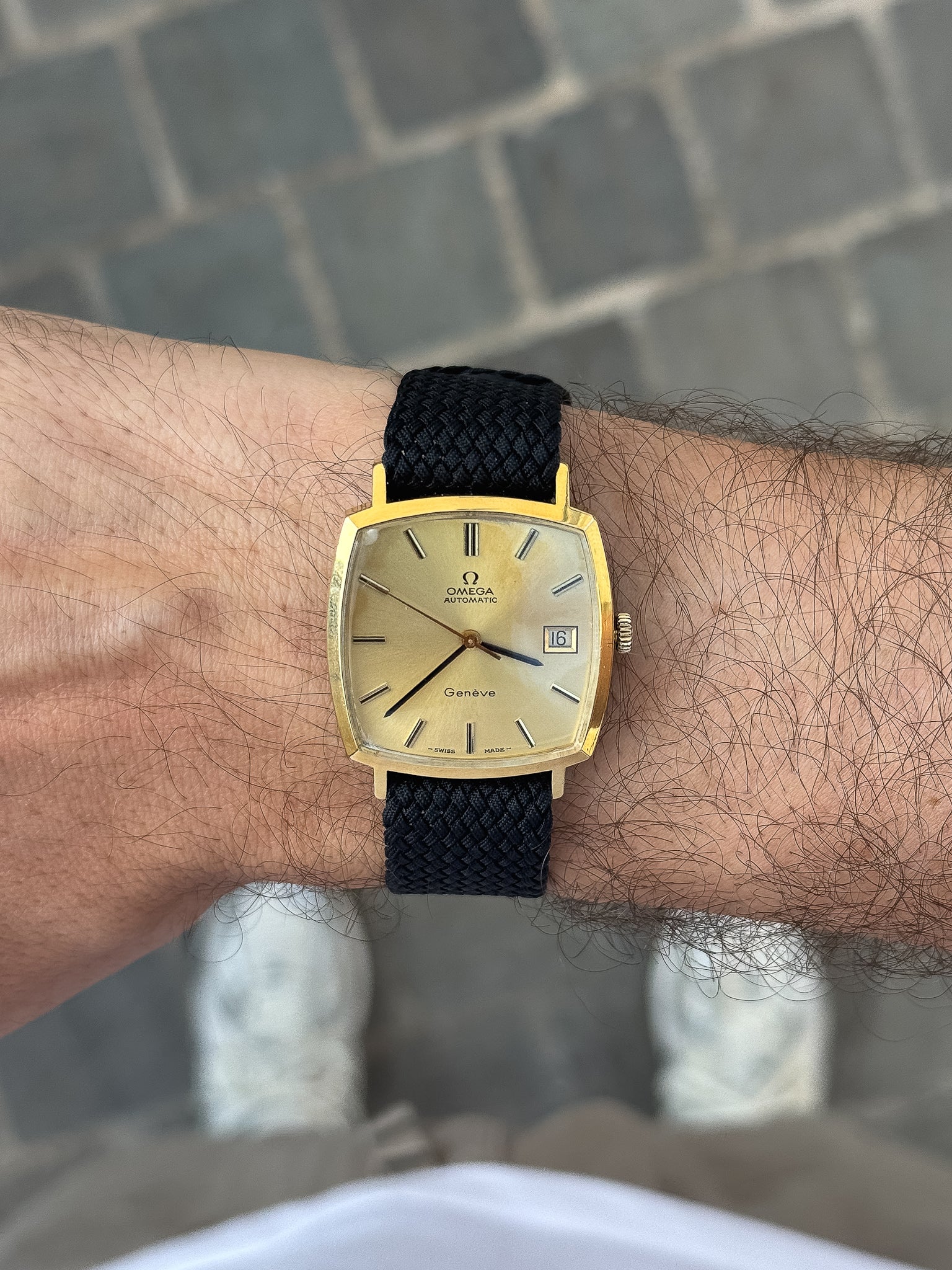 Omega - Genève Carré Plaqué or - 1973 - Atelier Victor - Vintage  Shop
