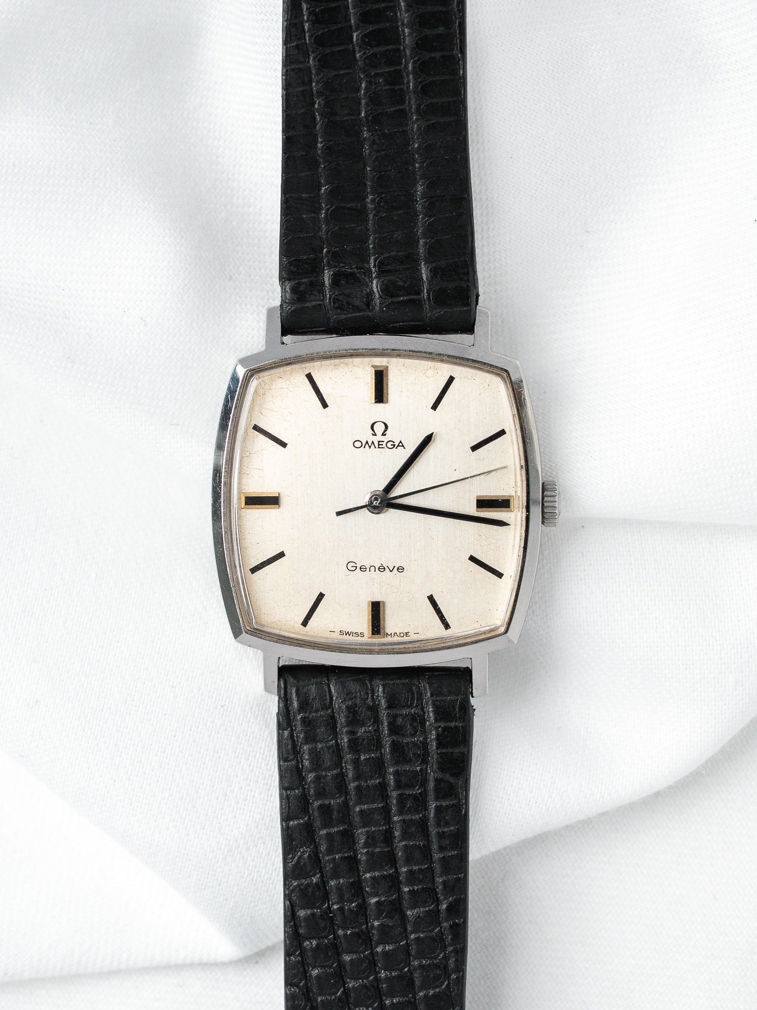 Omega Genève 枕形 131.022 — 银色表盘 (1970) 