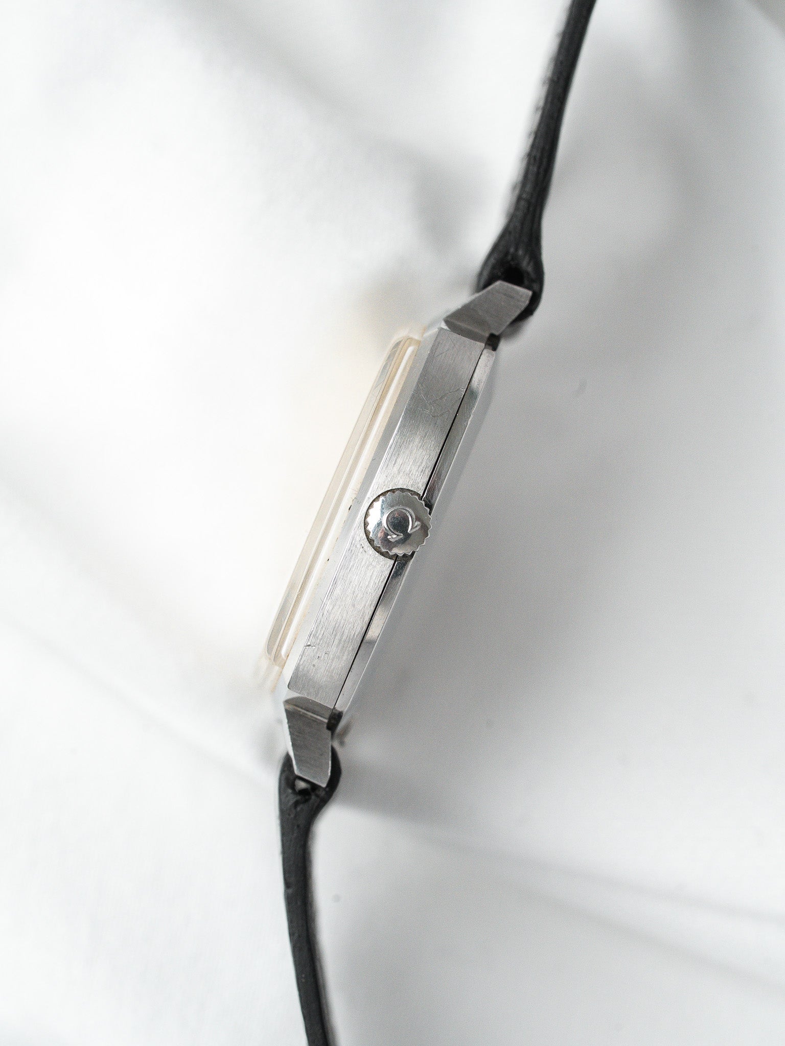 Omega Genève 枕形 131.022 — 银色表盘 (1970) 