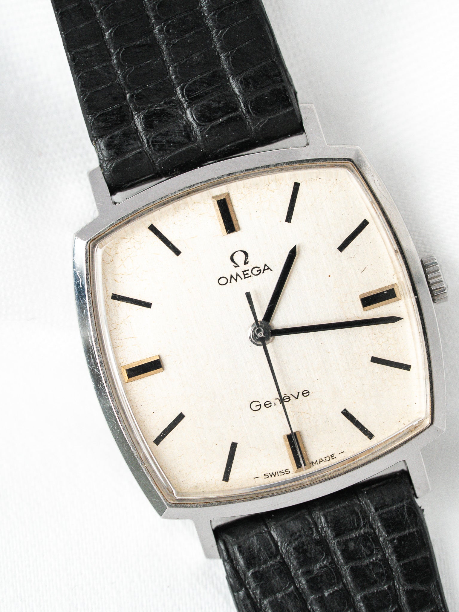 Omega Genève 枕形 131.022 — 银色表盘 (1970) 