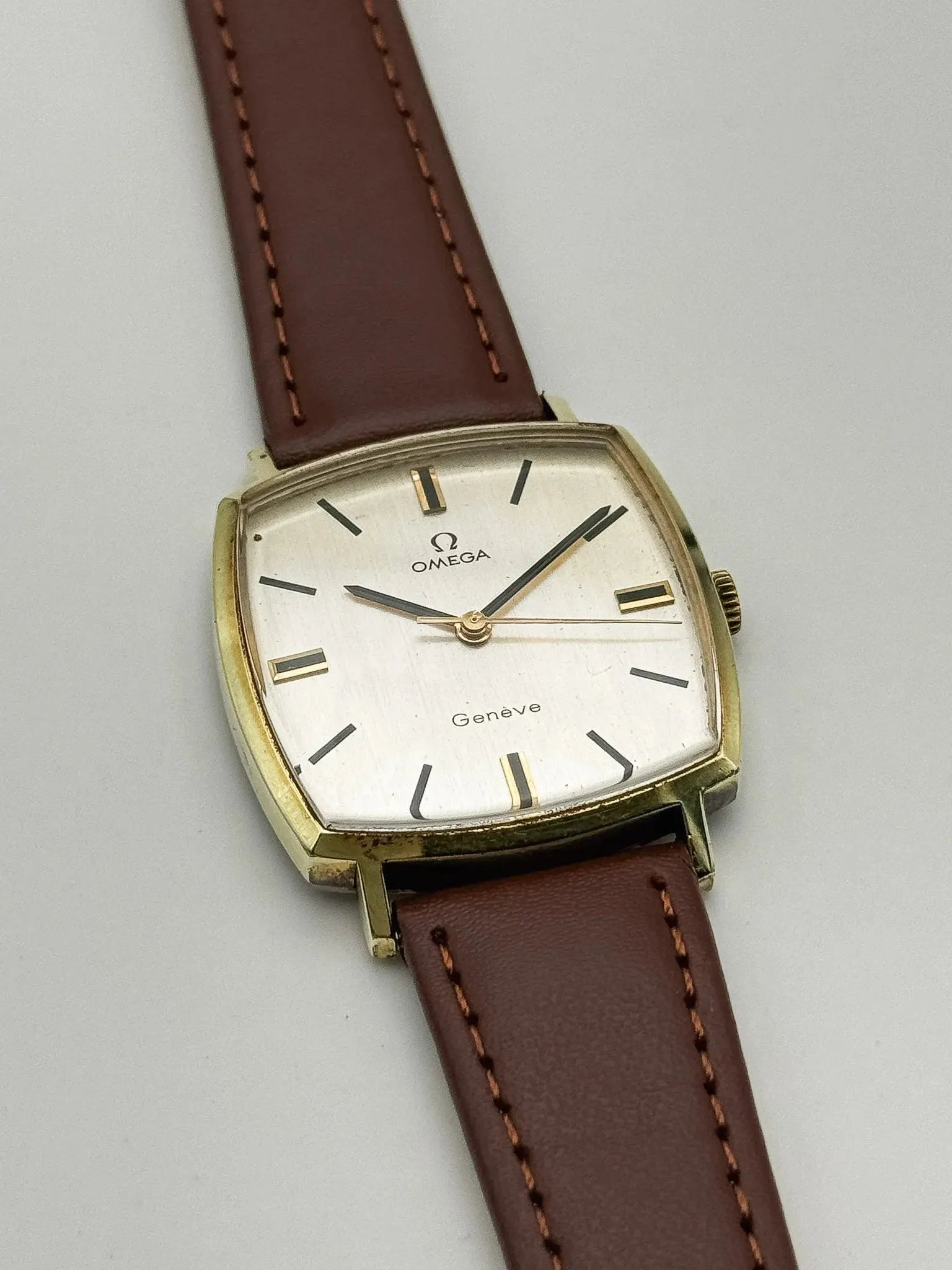 Omega - Genève Square Gold - 1970 - Atelier Victor Paris - Vintage Watch Shop Dubai