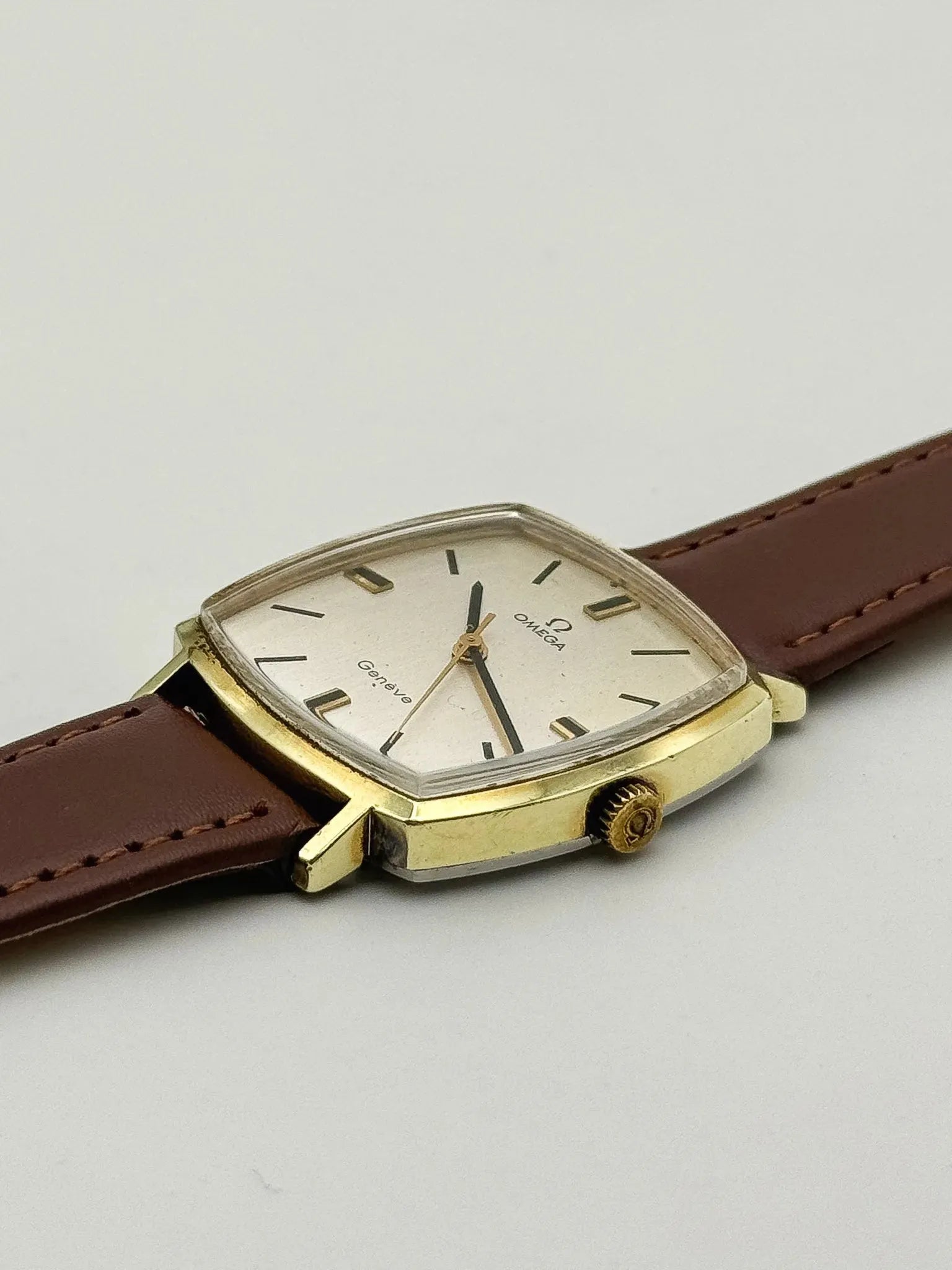 Omega - Genève Square Gold - 1970 - Atelier Victor Paris - Vintage Watch Shop Dubai