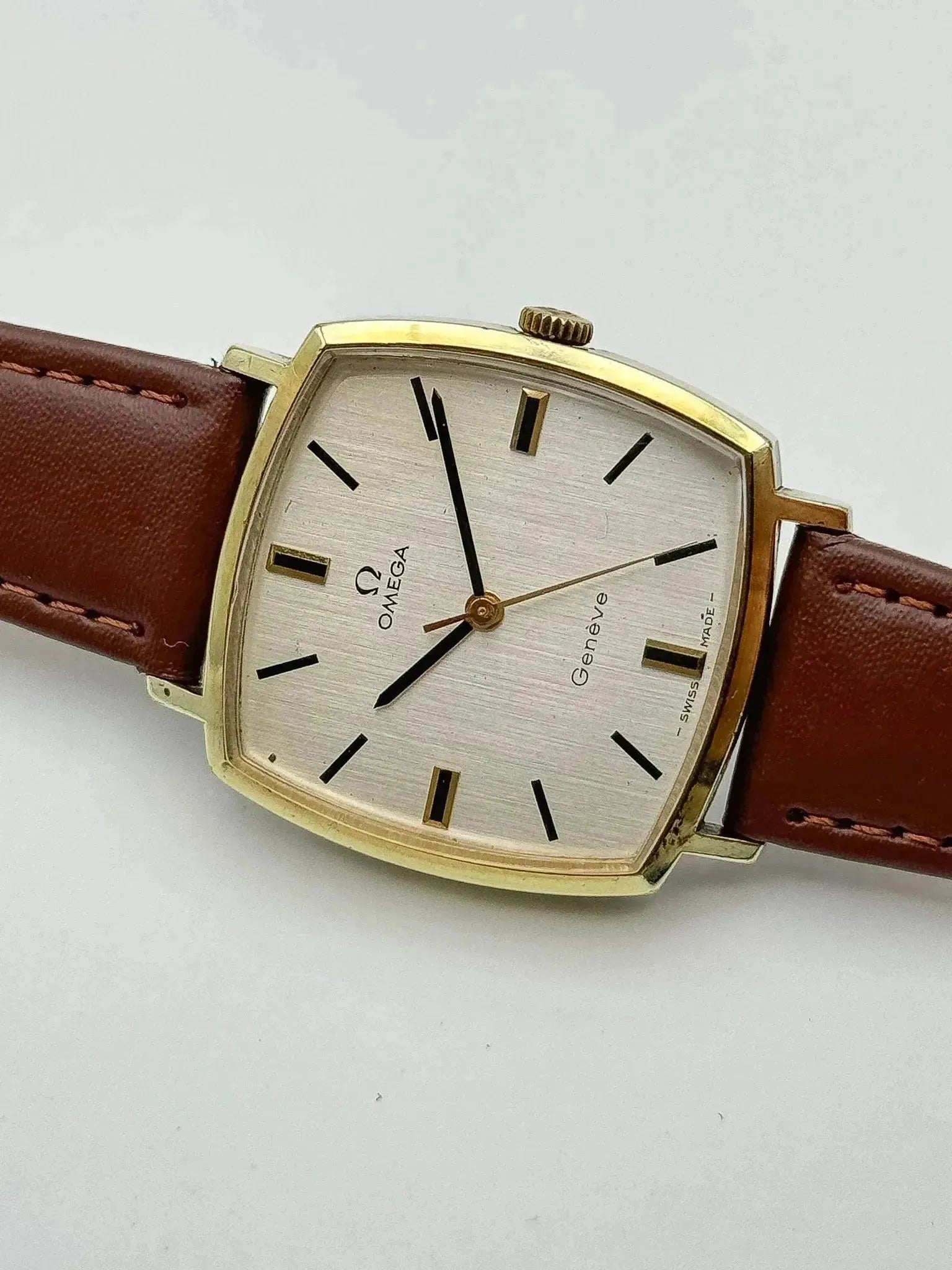 Omega - Genève Square Gold - 1970 - Atelier Victor - Vintage  Shop