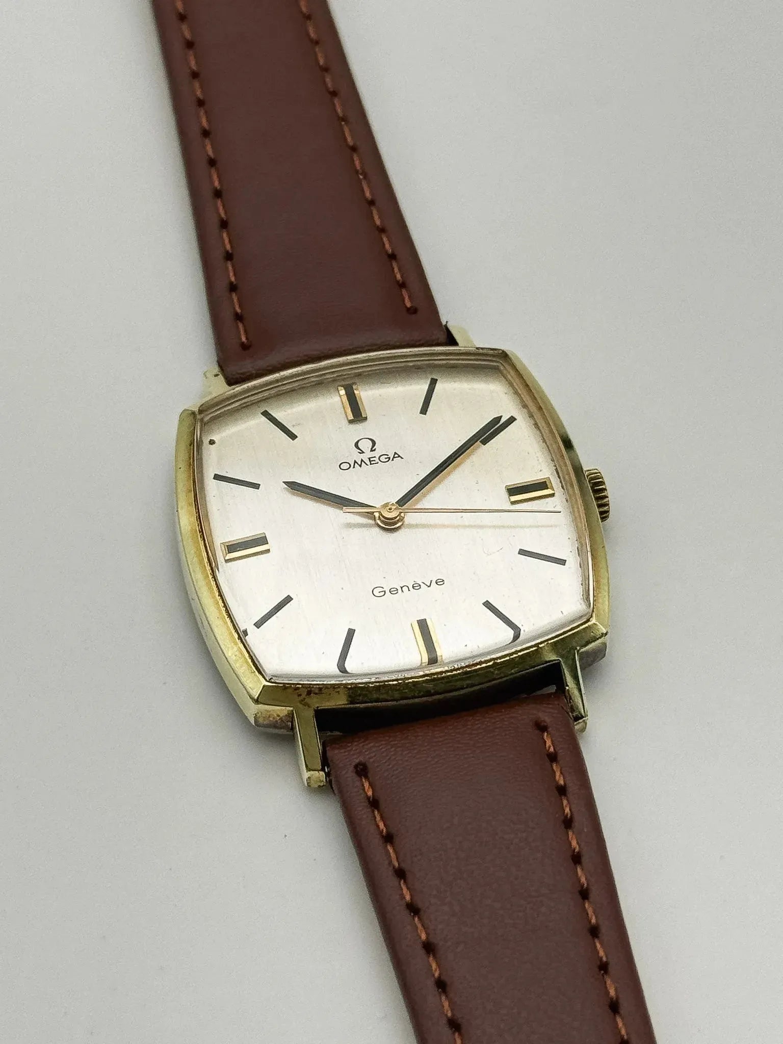 Omega - Genève Square Gold - 1970 - Atelier Victor - Vintage  Shop