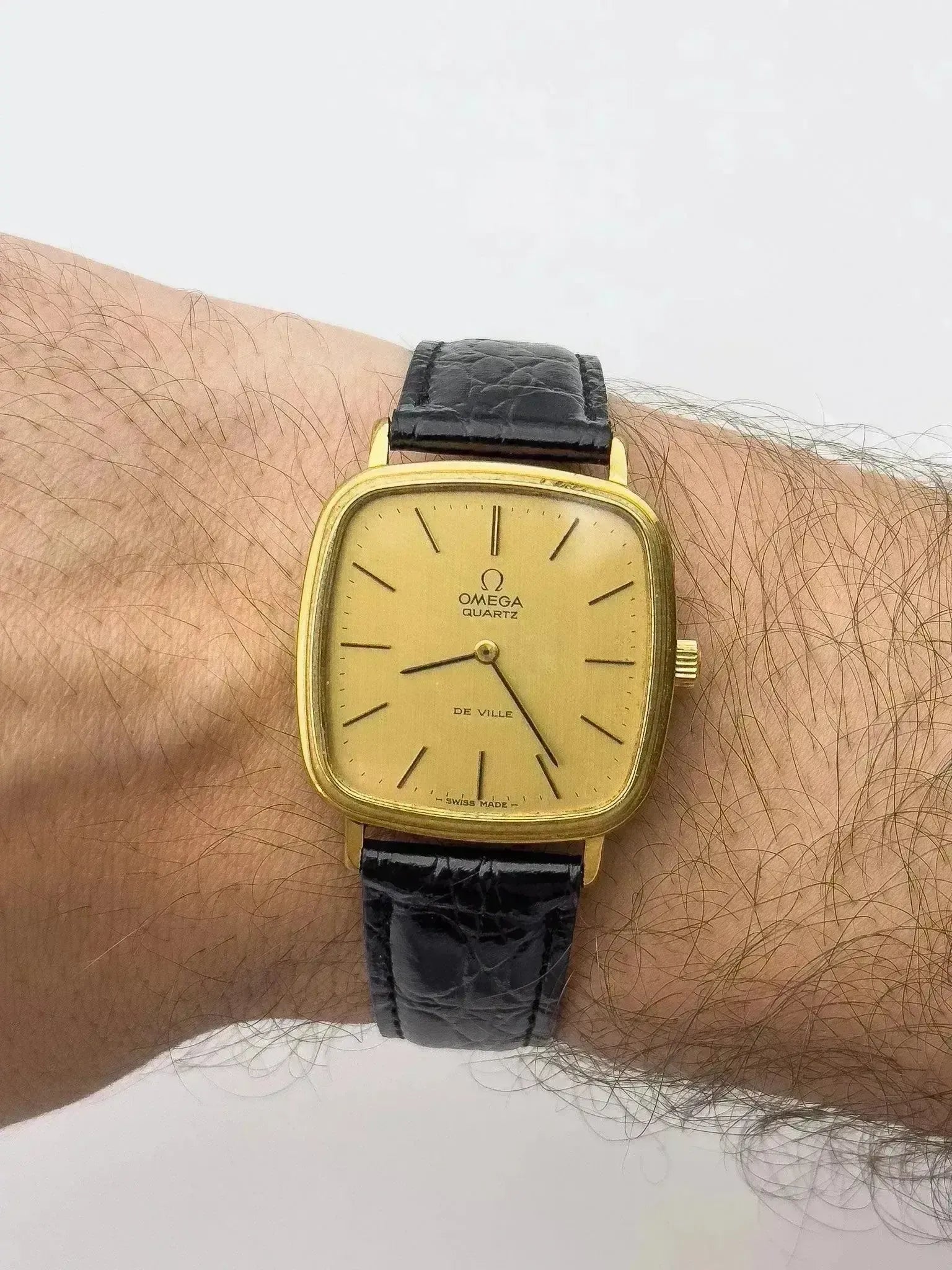 OMEGA スクエアクォーツ時計 レザー Omega - Gold Square - 1977 - Atelier Victor