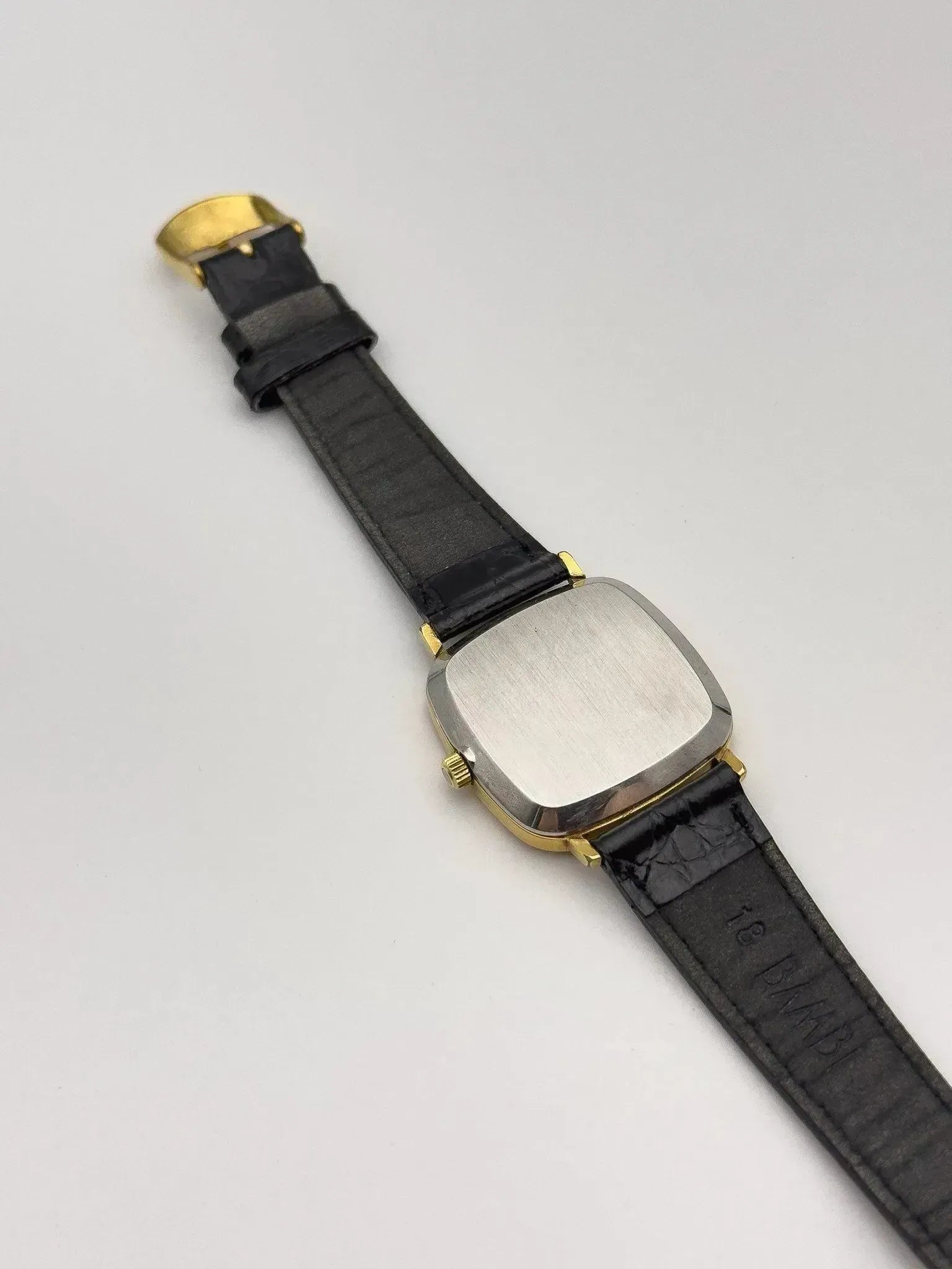 Omega - Gold Square - 1977 - Atelier Victor