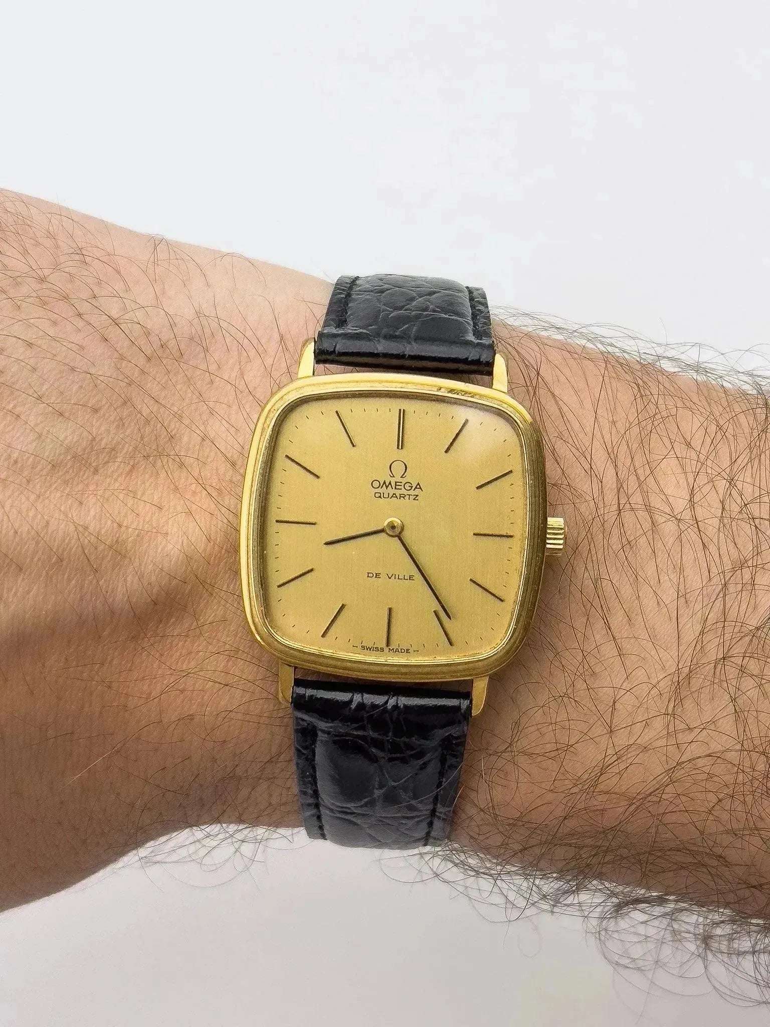 Omega - Gold Square - 1977 - Atelier Victor - Vintage  Shop