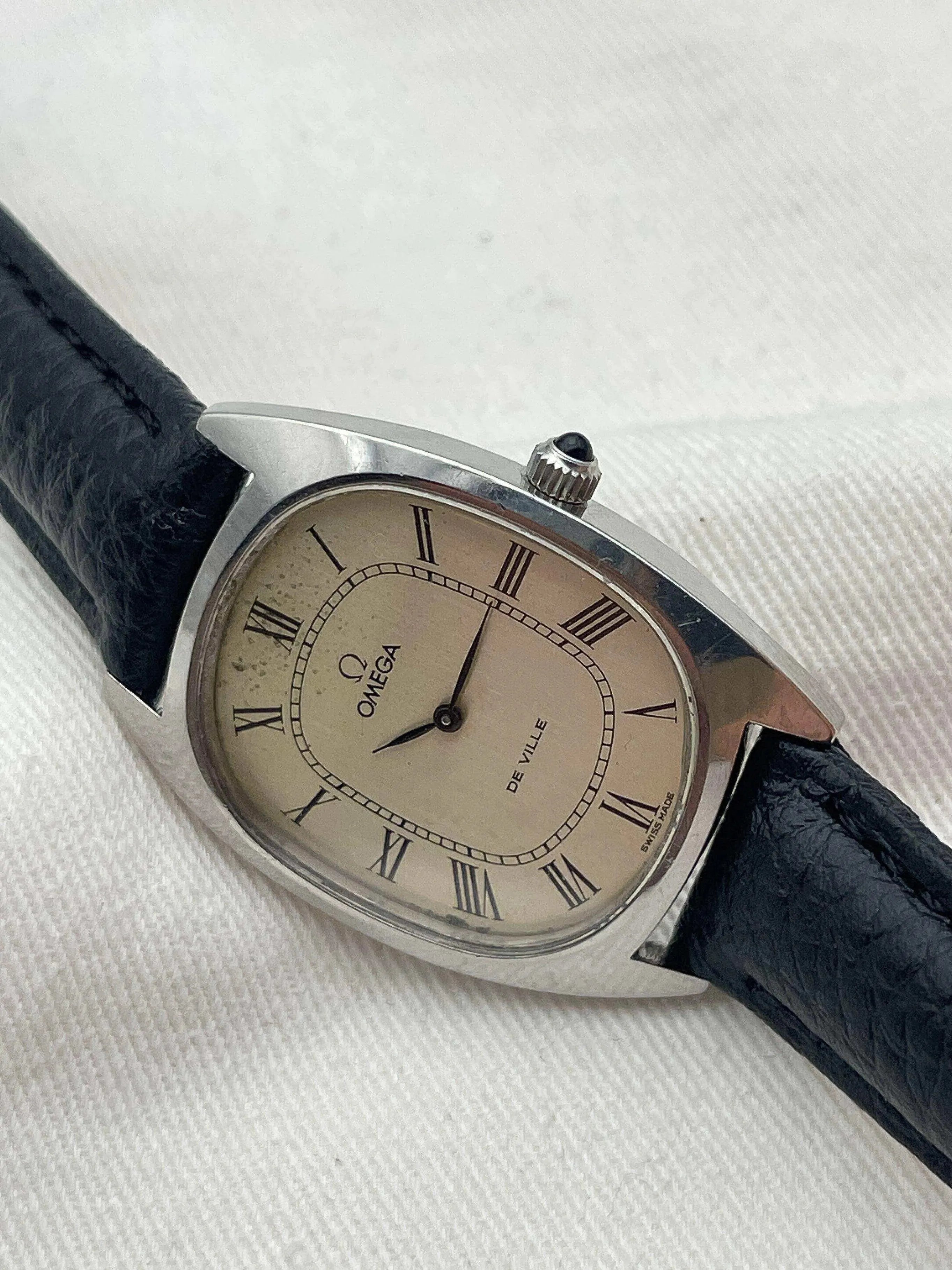 Omega - Index Romain Meca - 1977 - Atelier Victor Paris - Vintage Watch Shop Dubai