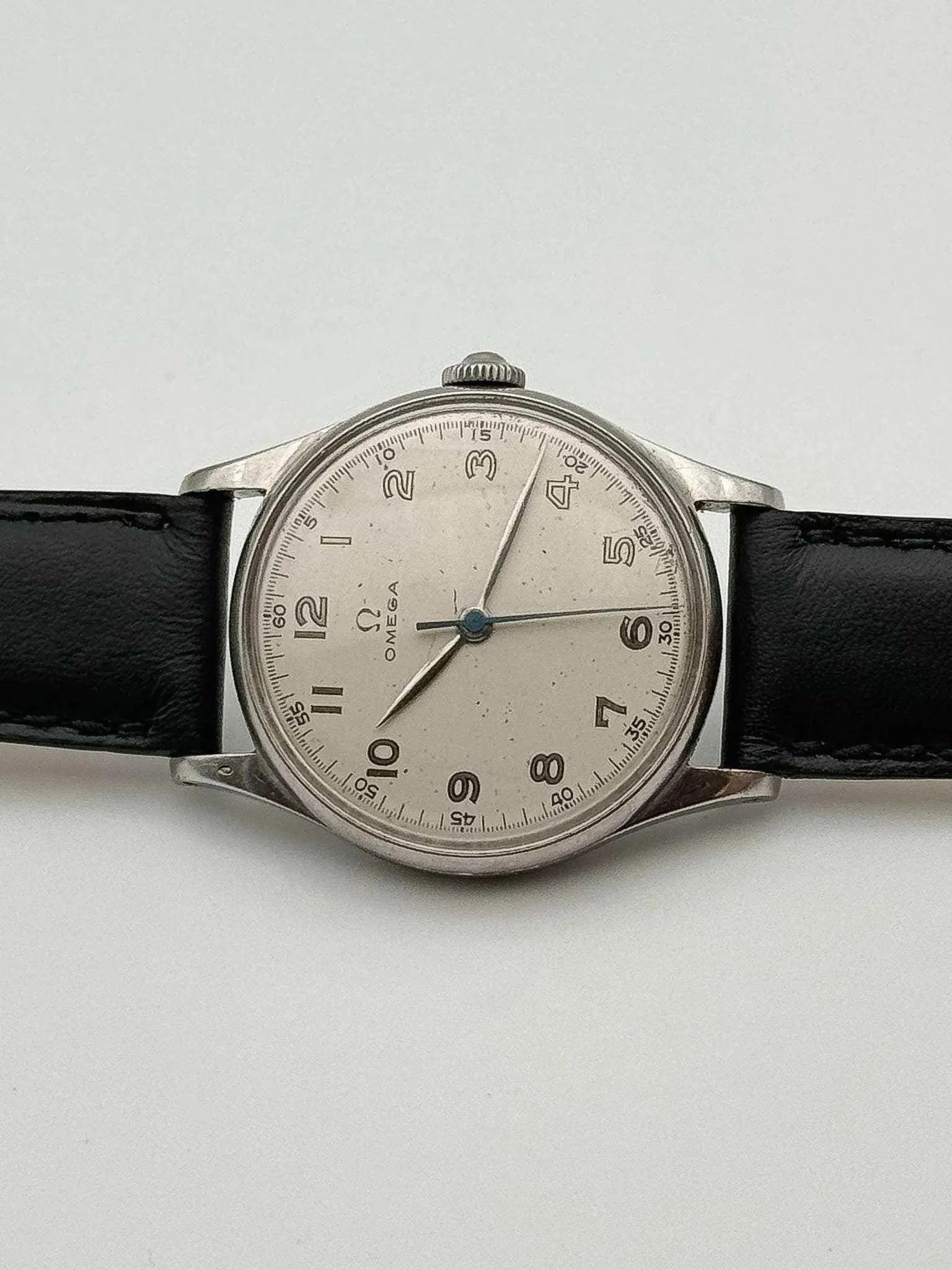Omega - Militaire WW2 - 1944 - Atelier Victor Paris - Vintage Watch Shop Dubai