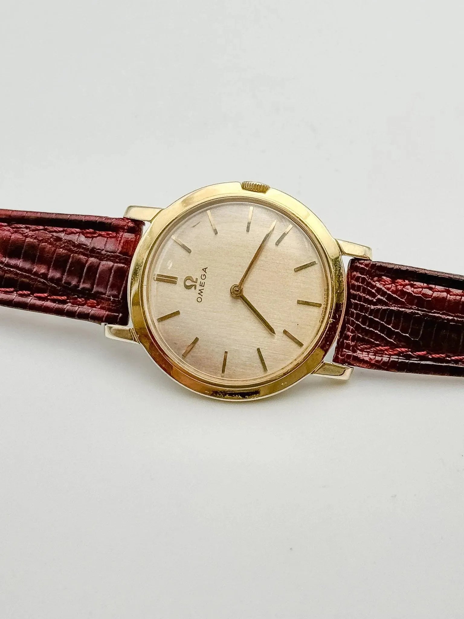 Omega - Mini Disco Volante - 1974 - Atelier Victor Paris - Vintage Watch Shop Dubai