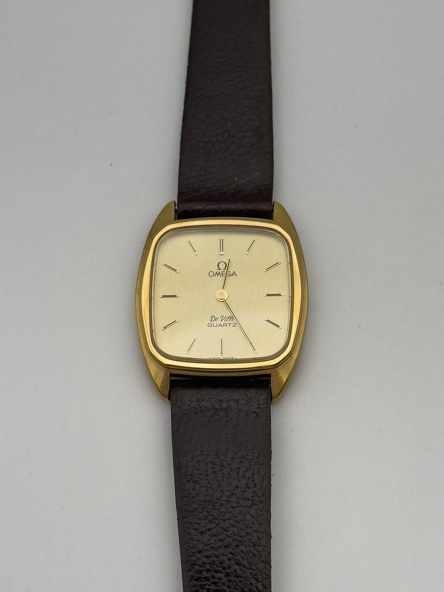 Omega - Mini Tonneau Gold Lady - 1979 - Atelier Victor Paris - Vintage Watch Shop Dubai