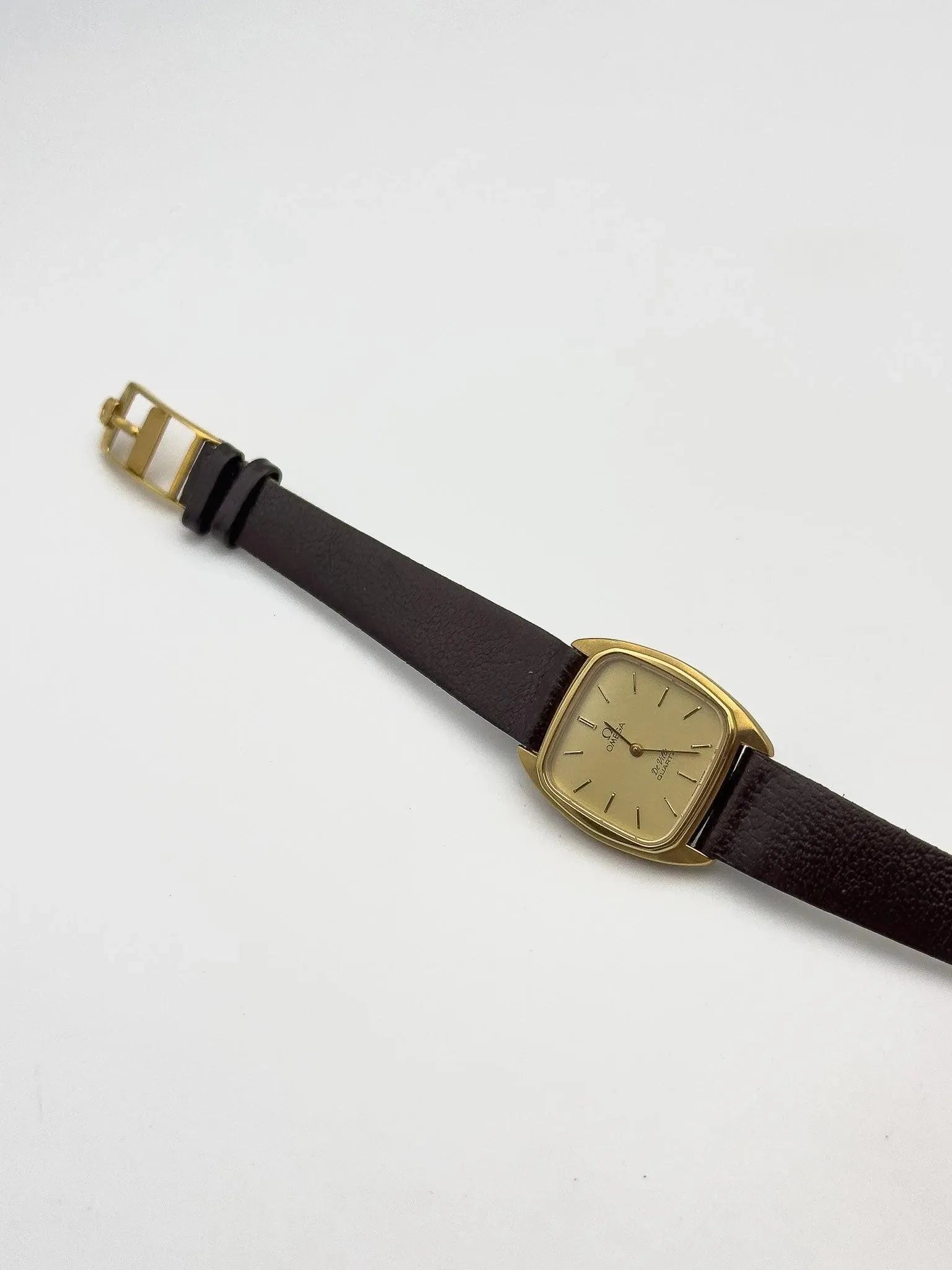 Omega - Mini Tonneau Gold Lady - 1979 - Atelier Victor Paris - Vintage Watch Shop Dubai